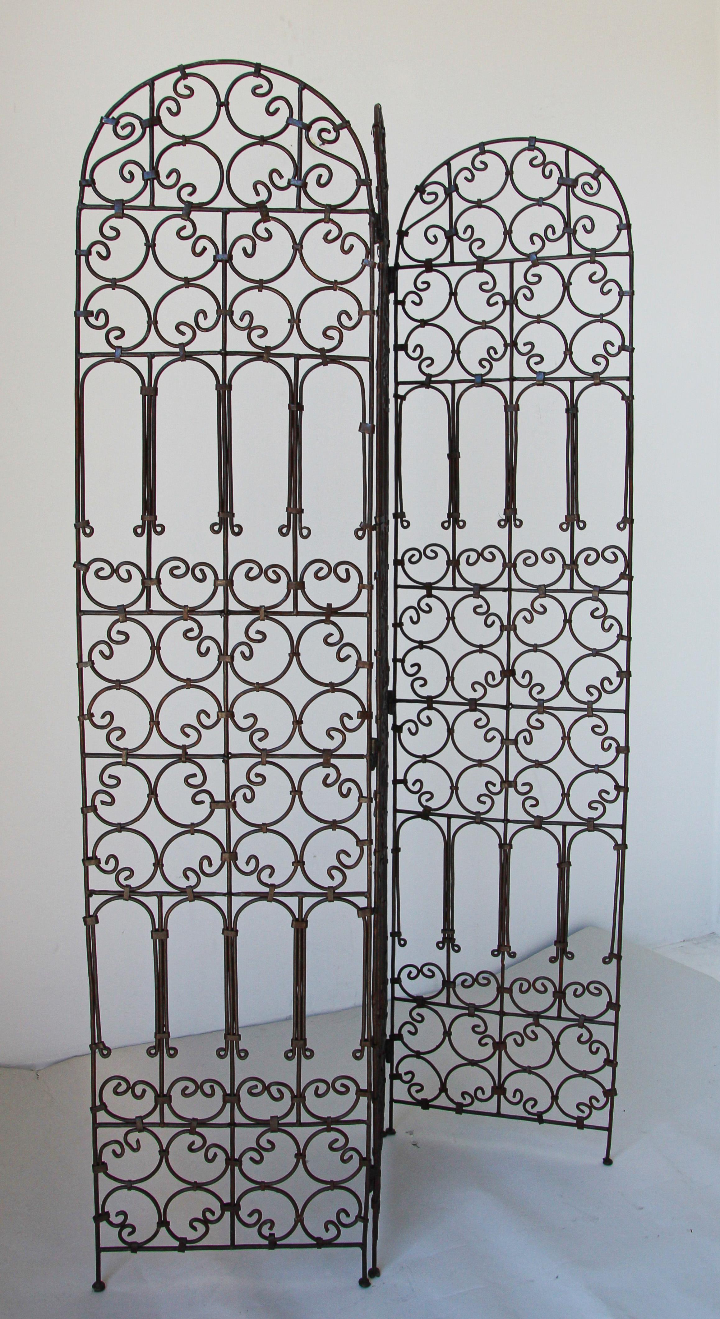 Hand-Forged Iron Three Panels Folding Moorish Screen For Sale 10
