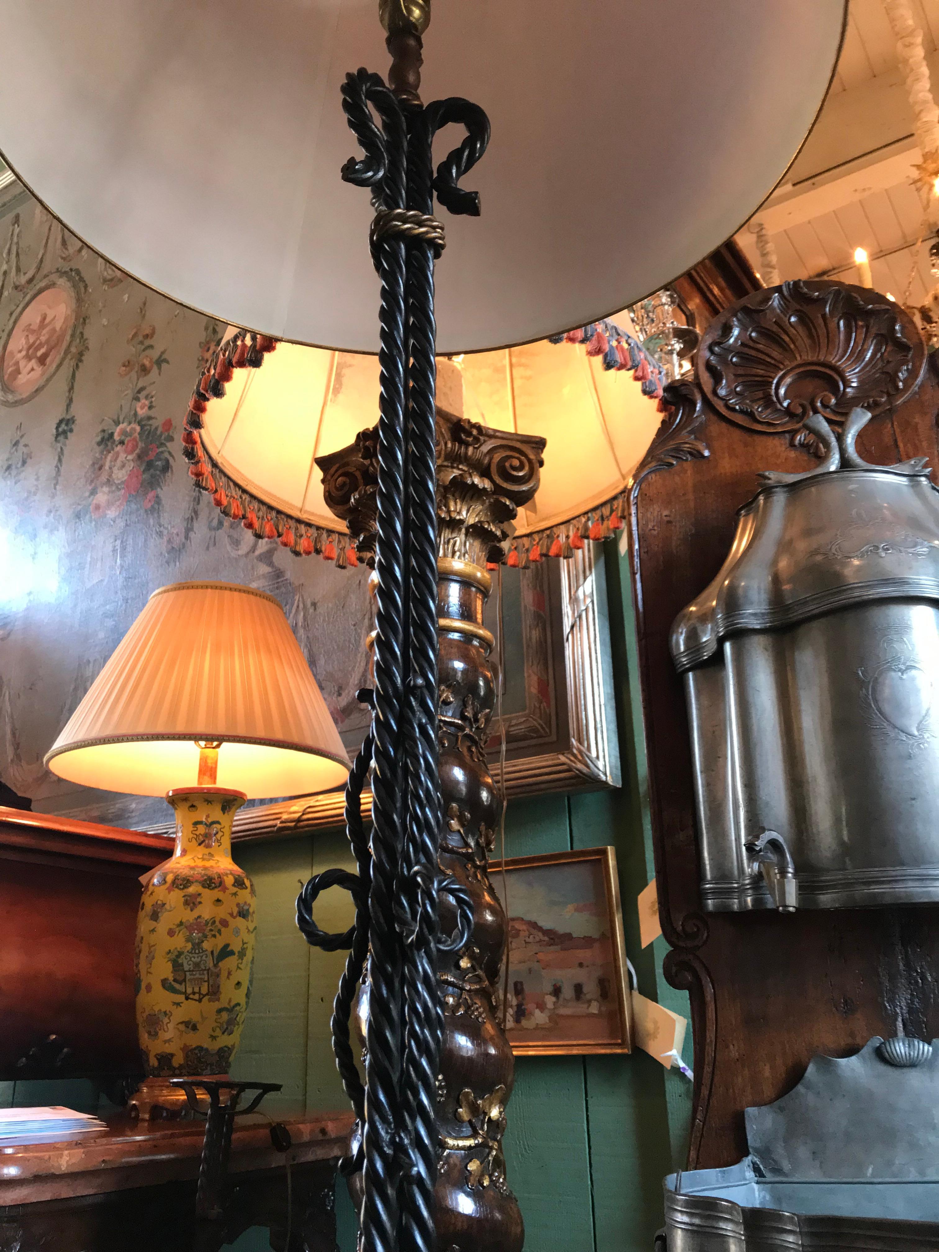 Handgefertigte handgefertigte Stehlampe aus geschmiedetem Eisen, weiches Licht mit Schirm, Antique Dealer LA (Metall) im Angebot