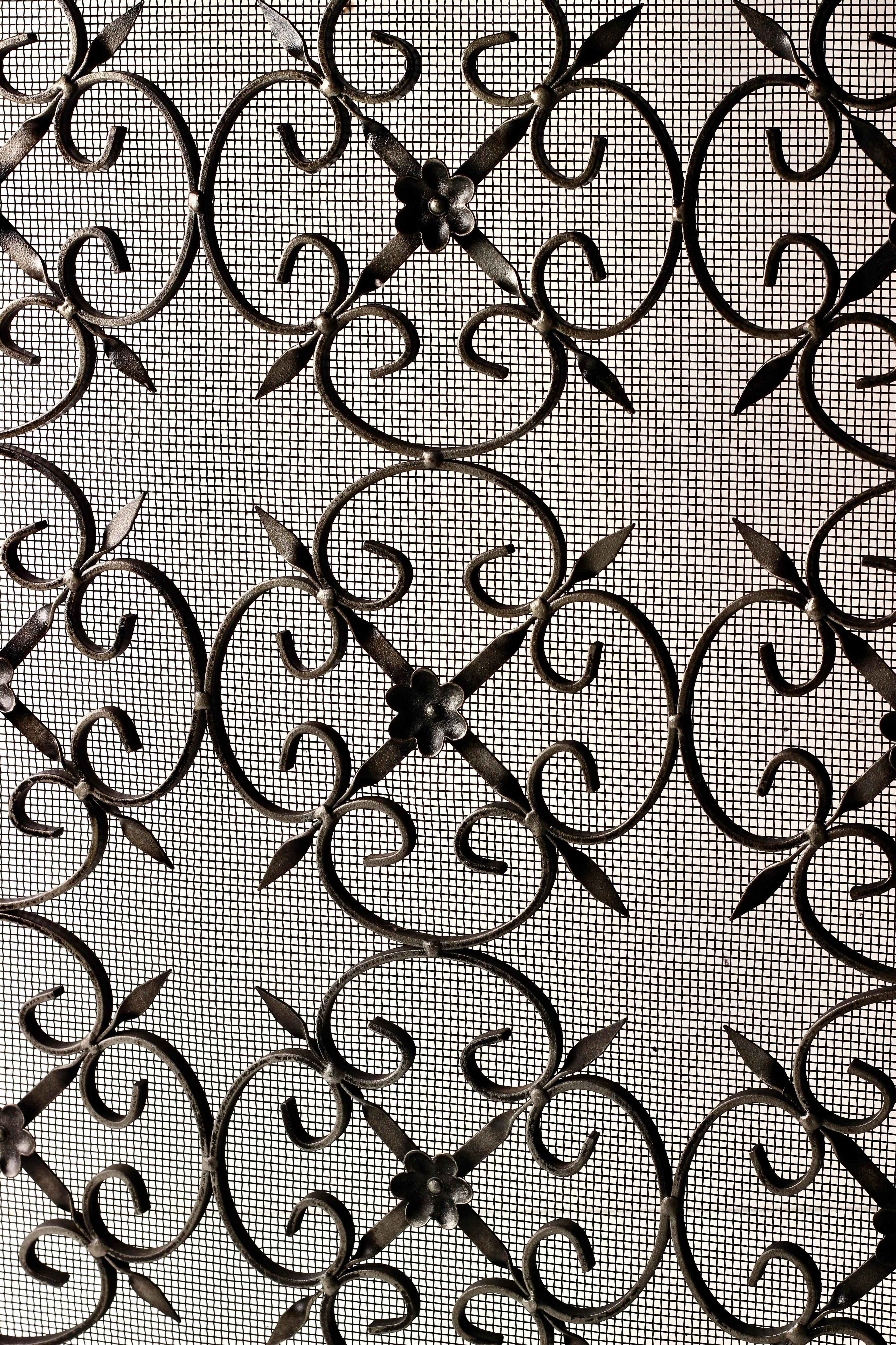 Hand-Crafted Late 19th-Century Hand-Forged Victorian Gothic Revival Fire Screen/spark guard