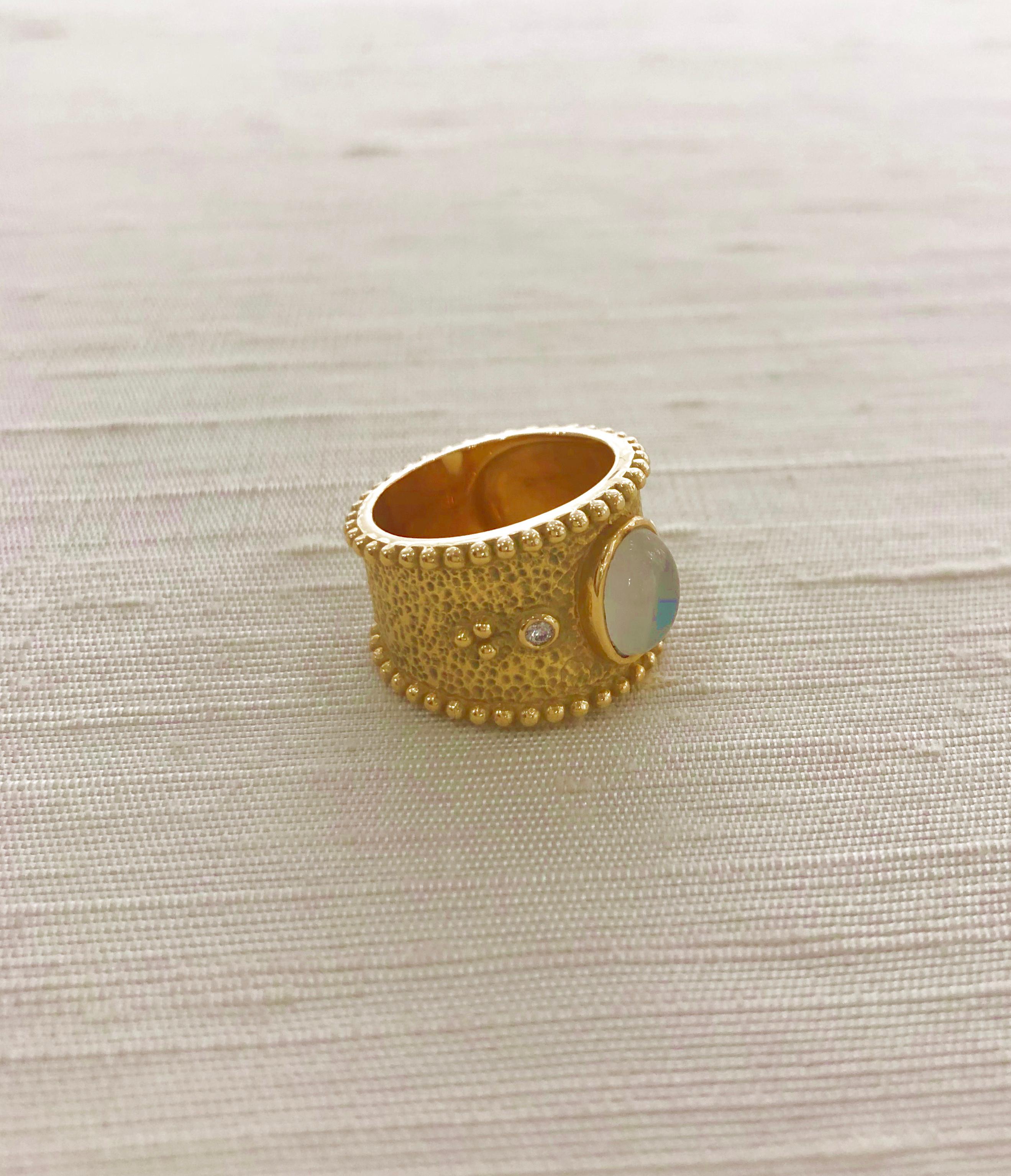 18 Karat Gold Ring with Oval Cabochon Moonstone Gem and Diamonds For Sale 2