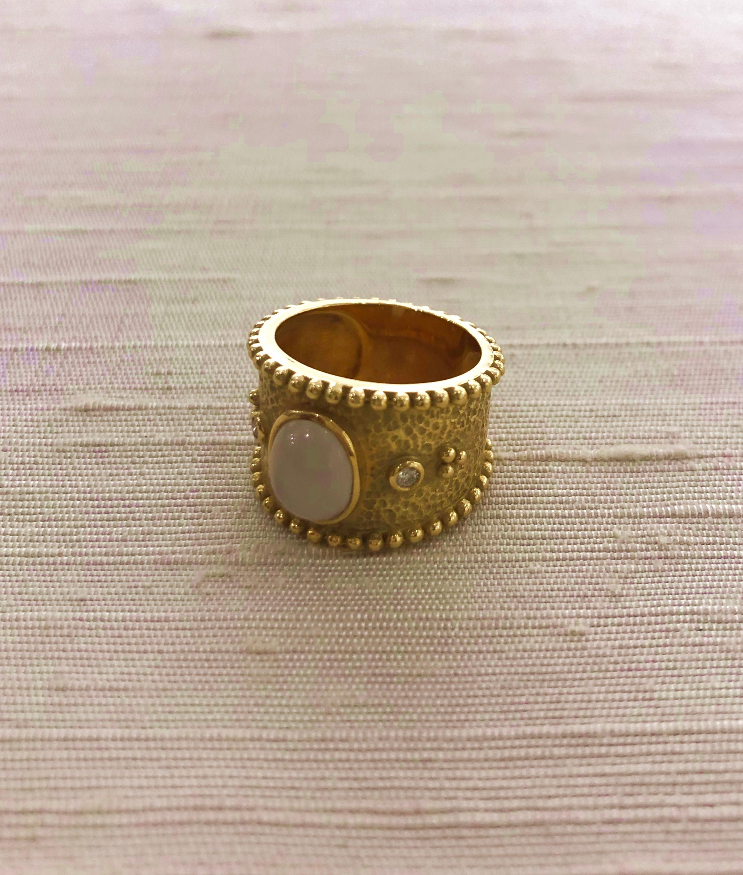 18 Karat Gold Ring with Oval Cabochon Moonstone Gem and Diamonds For Sale 3