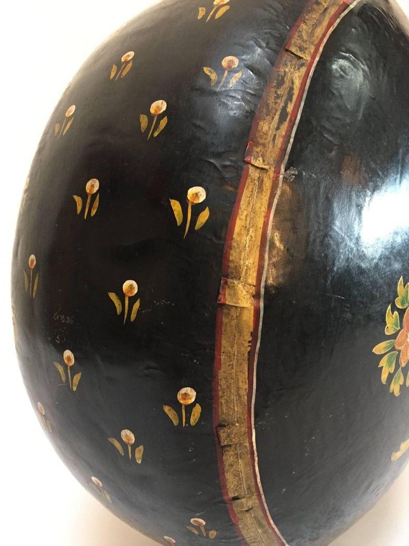 Hand-Hammered Anglo Raj Copper Black Hand-Painted Vessel Jug In Good Condition For Sale In North Hollywood, CA