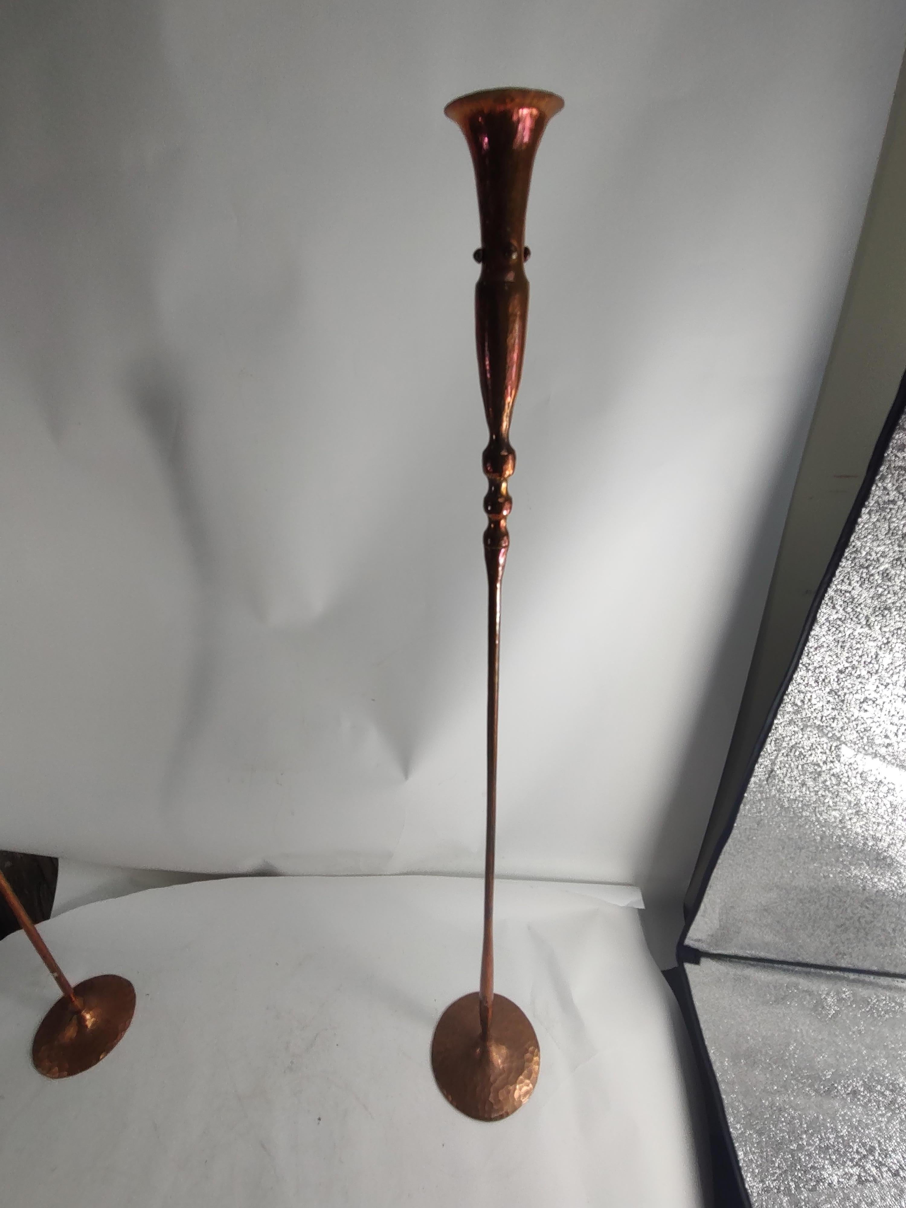 Handgehämmerte Kupfer-Kerzenständer im Arts and Crafts-Stil von Hessel Studios, Kalifornien im Angebot 11