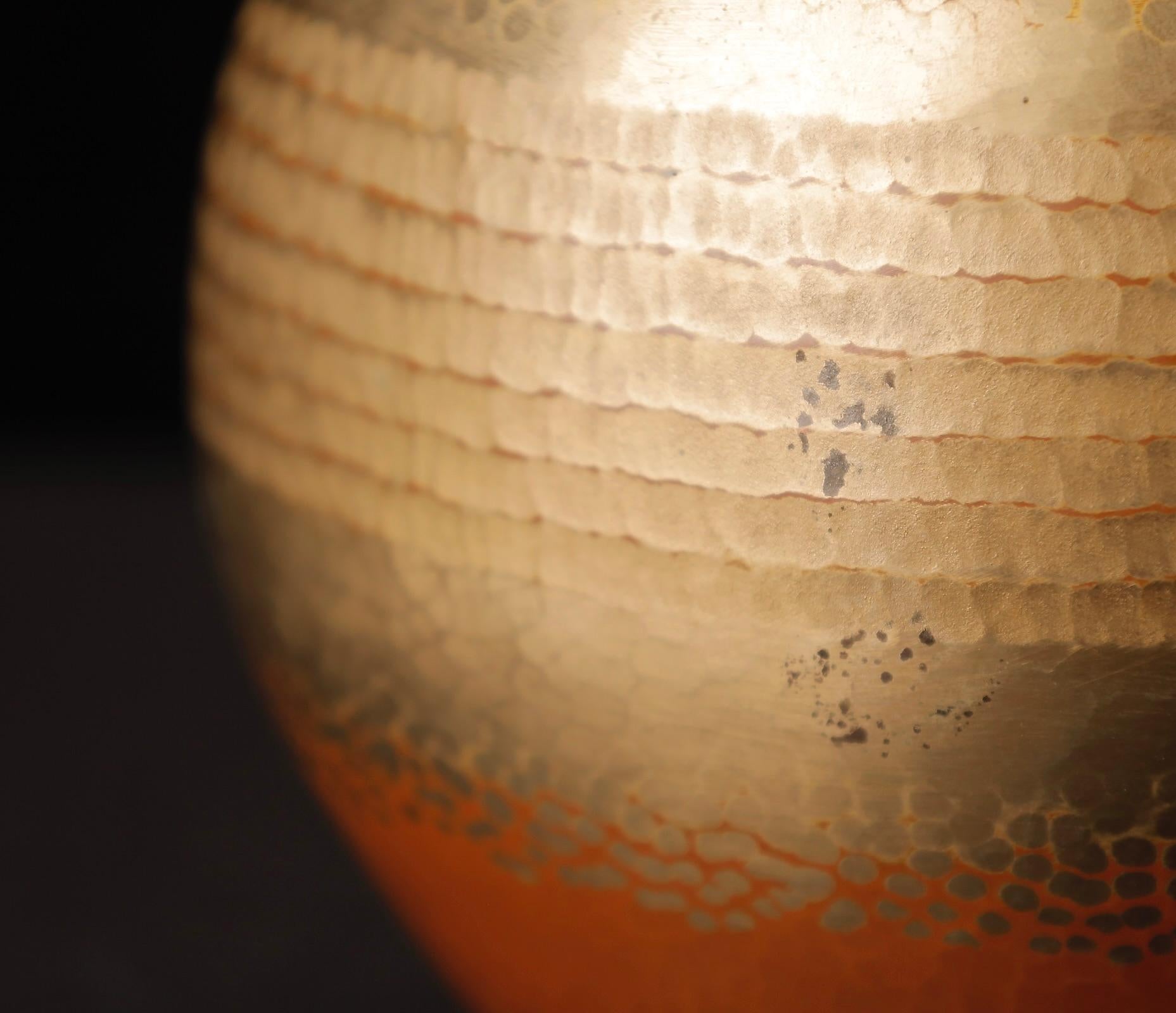 XX secolo Vaso in rame martellato a mano di Gyokusendō - Tsuiki Metalwork, Giappone in vendita