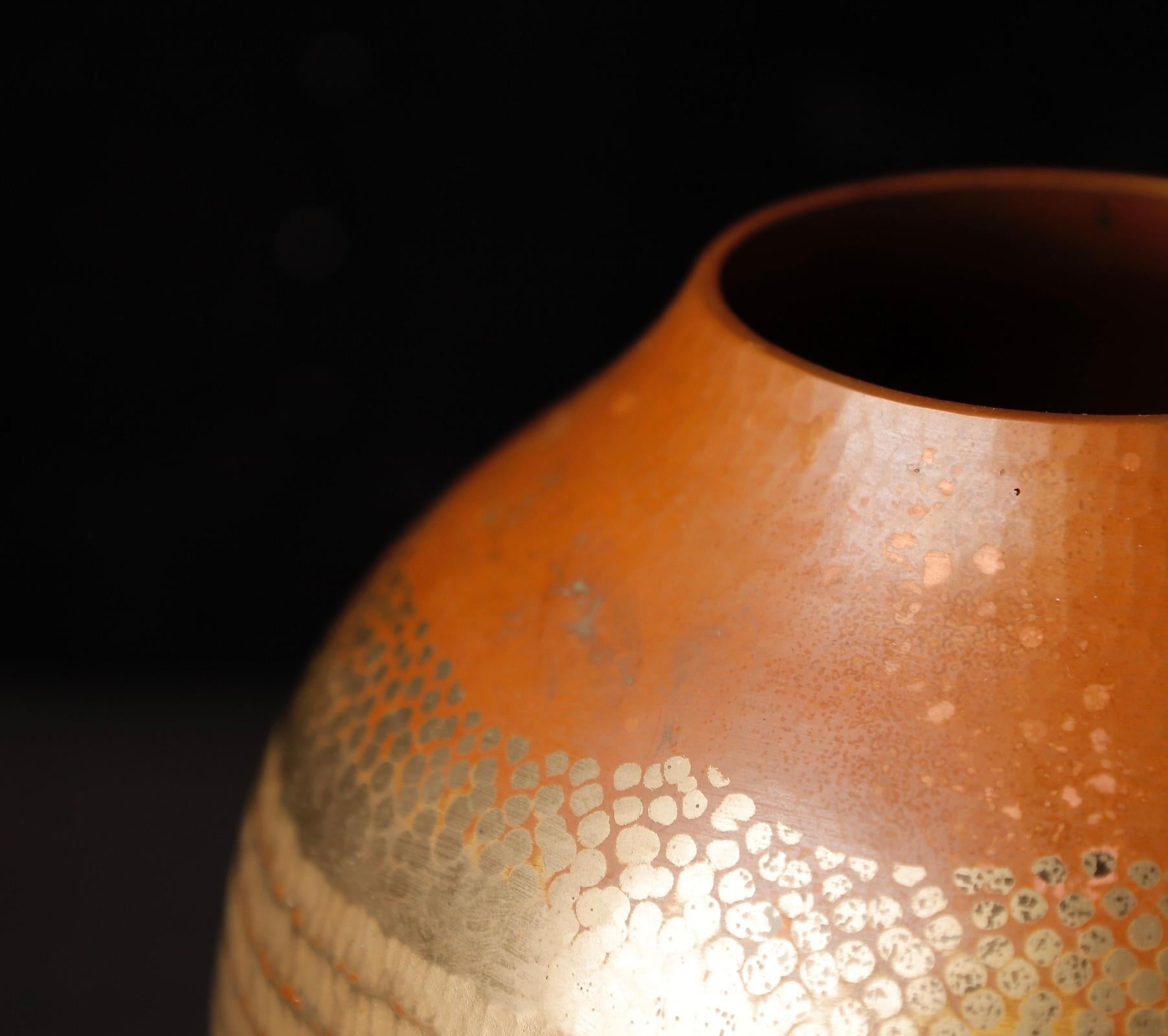 Vaso in rame martellato a mano di Gyokusendō - Tsuiki Metalwork, Giappone in vendita 2