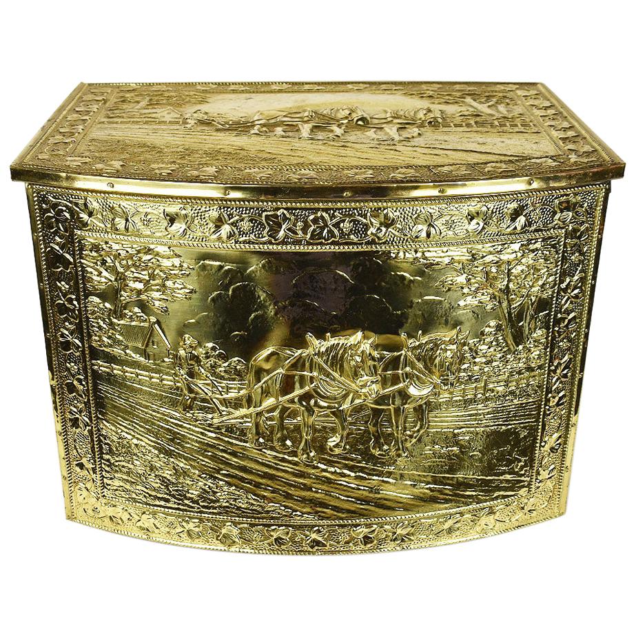 Hand Hammered Cottage Anne Brass Fireside Storage Trunk with Lid, 1900s