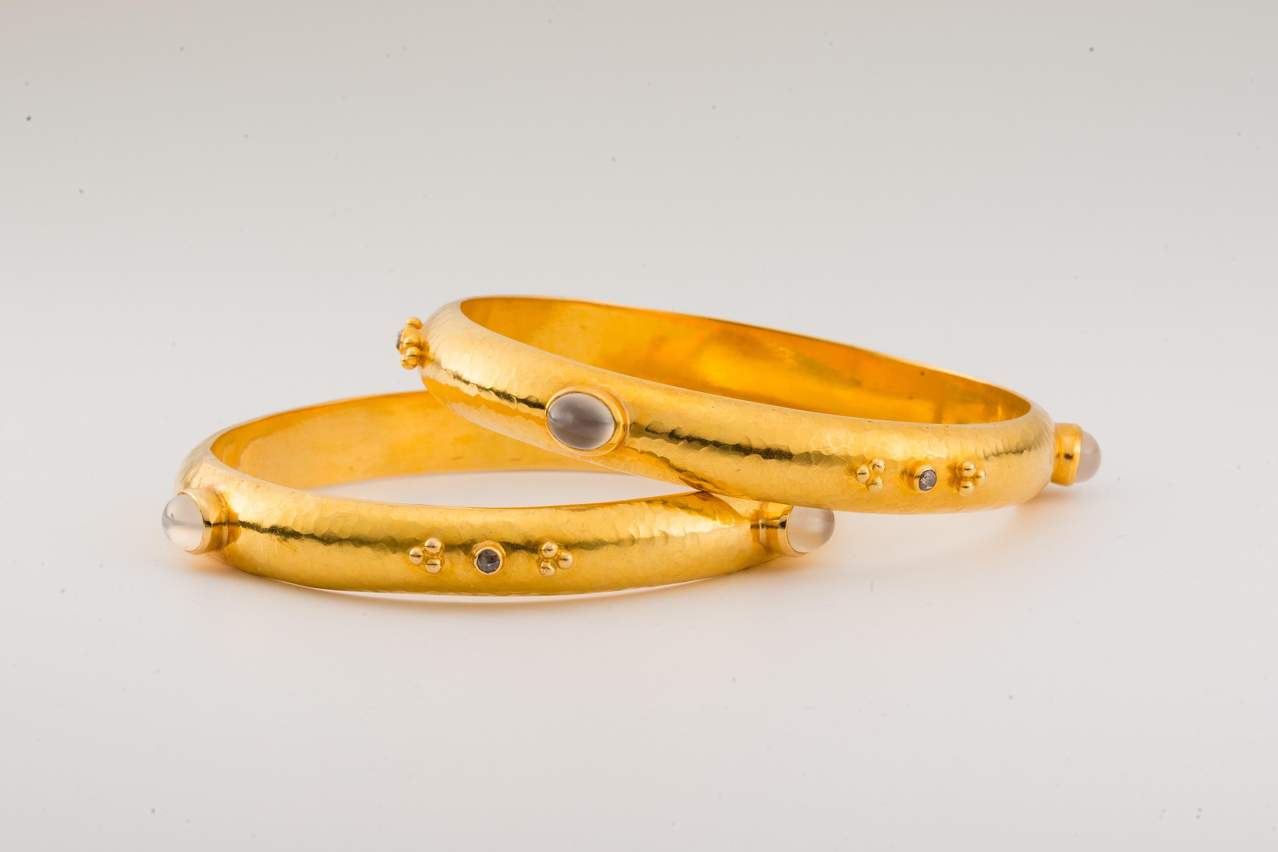 Hand-Hammered Gold Moonstone Diamond Bangle In New Condition In Central, HK