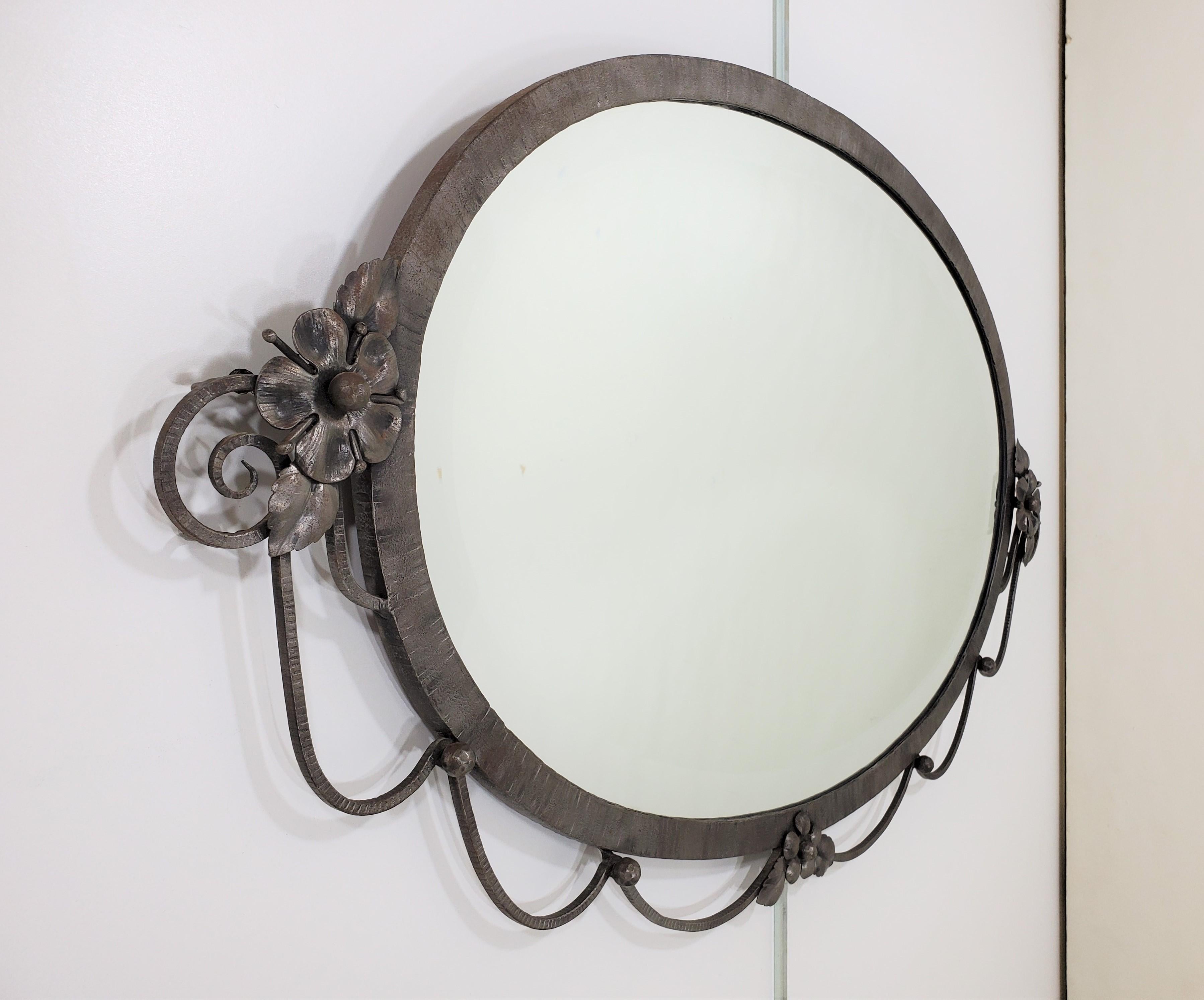 Hand hammered iron Art Deco Hand Forged Oval Mirror attrib. to Francois Carion For Sale 3