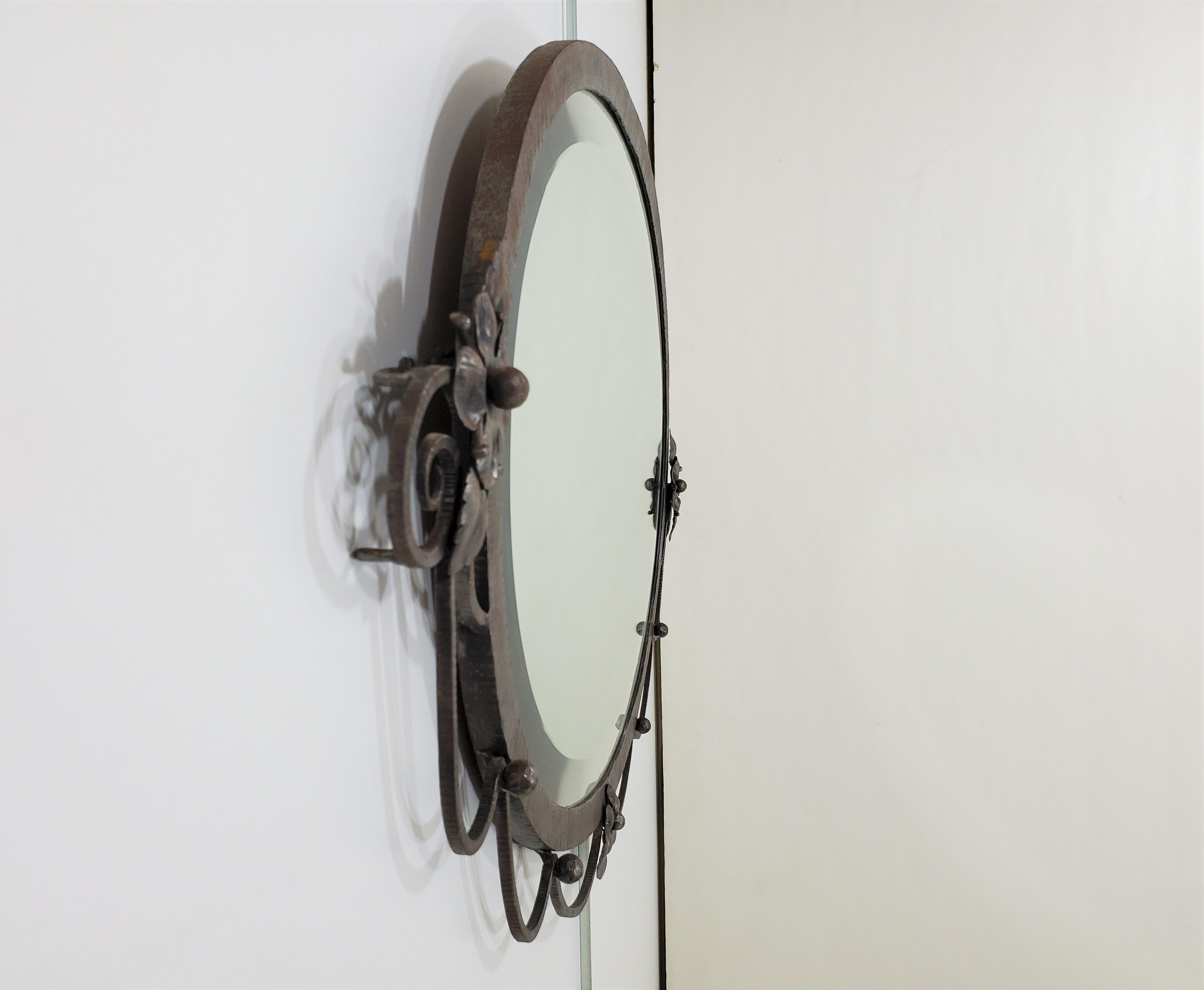 Miroir ovale Art Déco forgé à la main attribué à Francois Carion 1