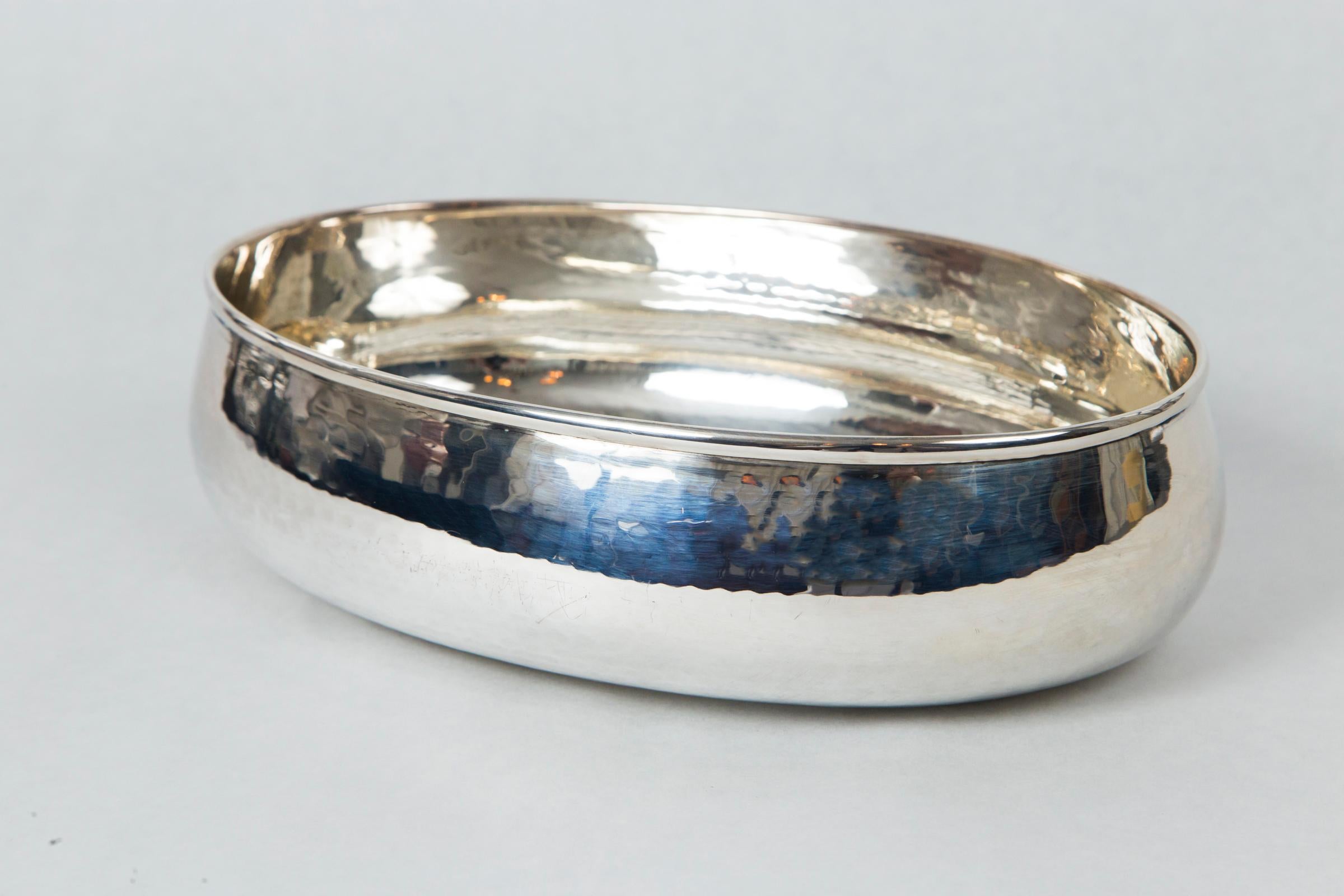 Modern Hand-Hammered Oval Serving Bowl, .800 Silver, Italy, Late 20th Century For Sale