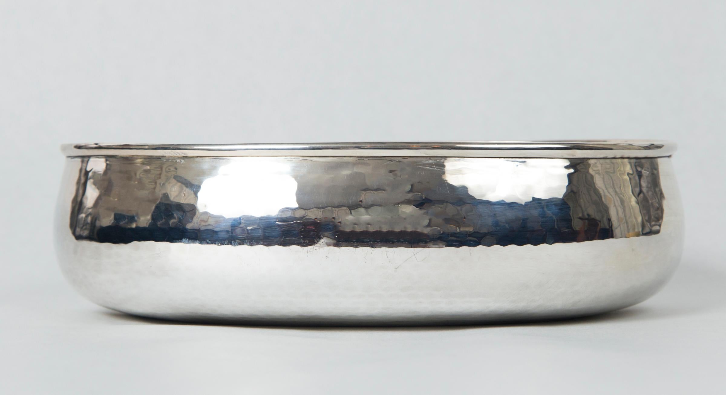 Italian Hand-Hammered Oval Serving Bowl, .800 Silver, Italy, Late 20th Century For Sale