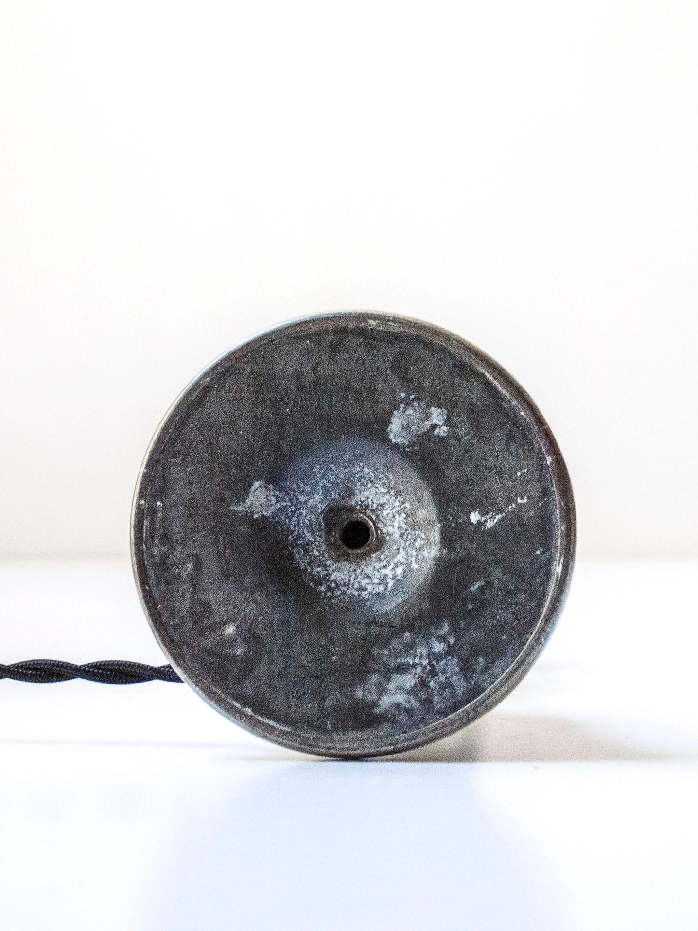 Tischlampe aus handgehämmertem Zinn, Schweden, um 1940 im Angebot 3