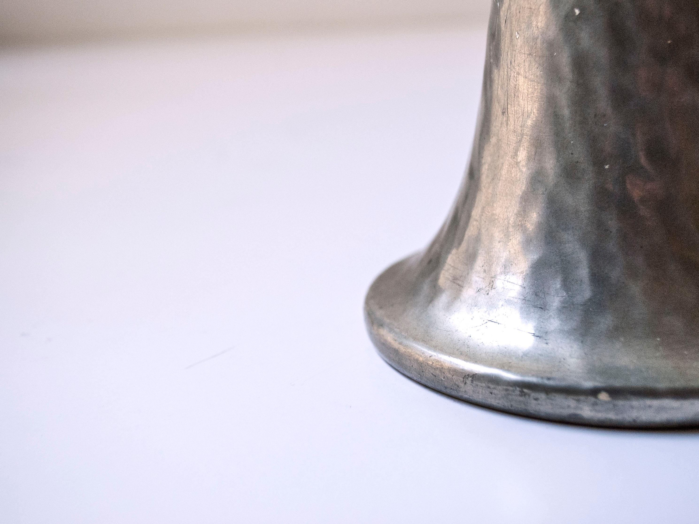 Tischlampe aus handgehämmertem Zinn, Schweden, um 1940 im Angebot 2