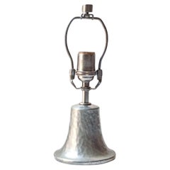 Tischlampe aus handgehämmertem Zinn, Schweden, um 1940