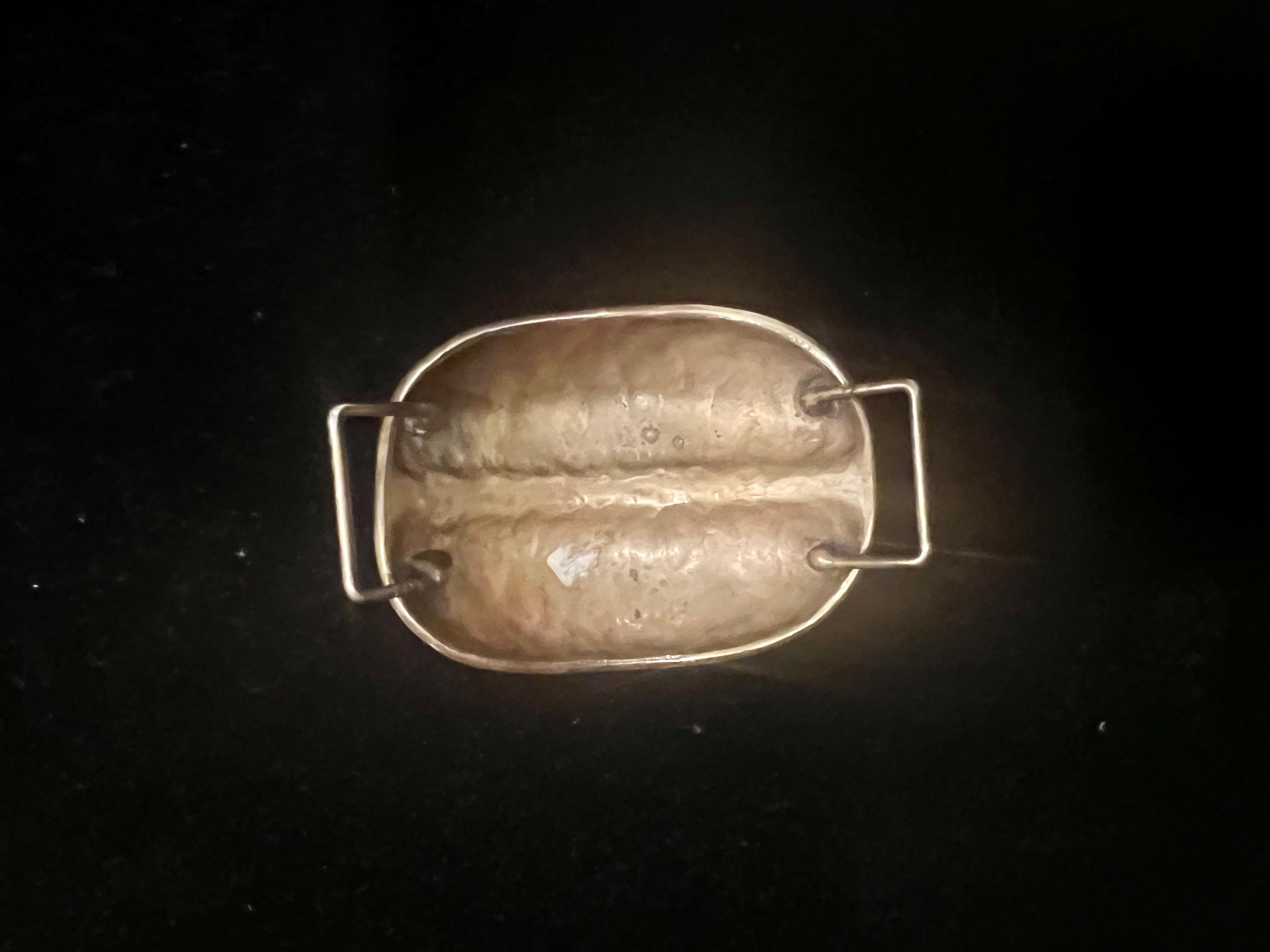 Handgehämmerte Gürtelschnalle aus poliertem Messing im Boho-Stil der 1970er Jahre (amerikanisch) im Angebot