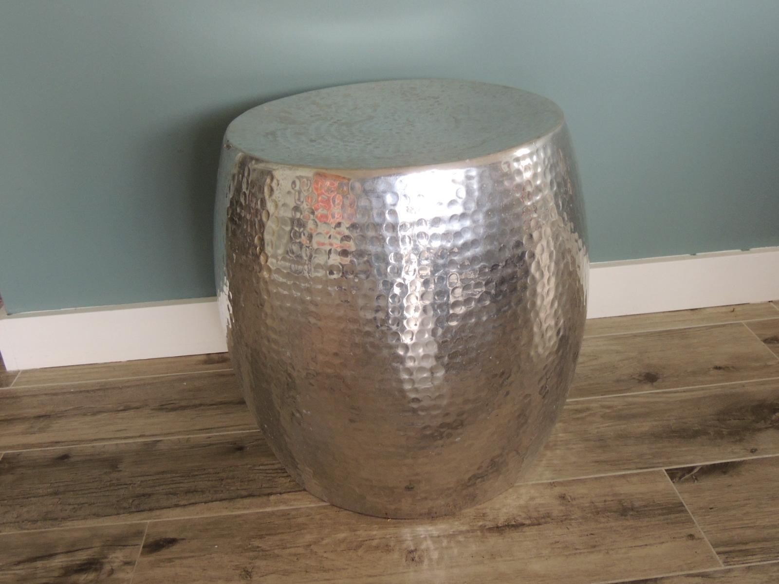 Hand hammered silver color drum or side table
Hollow inside.
Size: 16