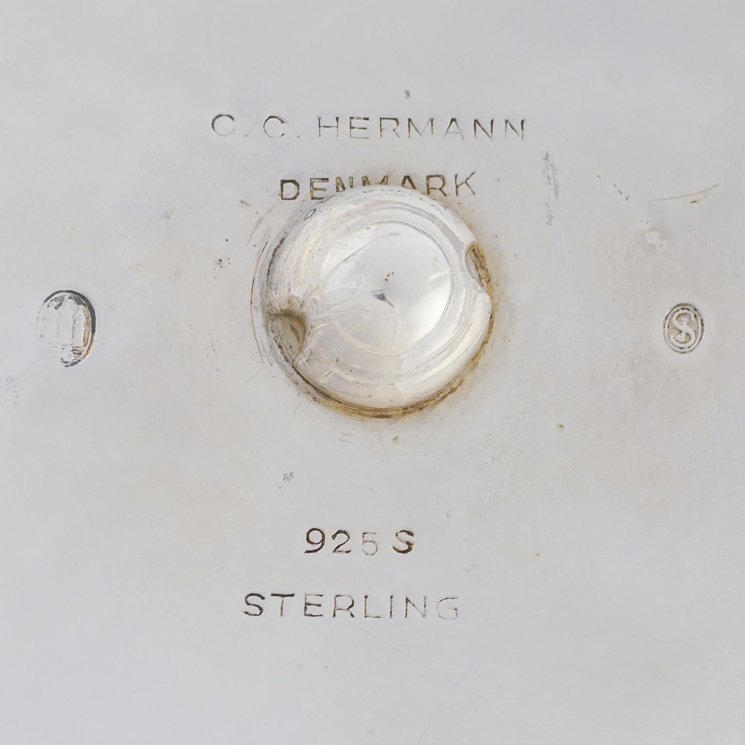 Milieu du XXe siècle Soupière recouverte de sterling martelée à la main par C.C. A Hermann Danemark en vente