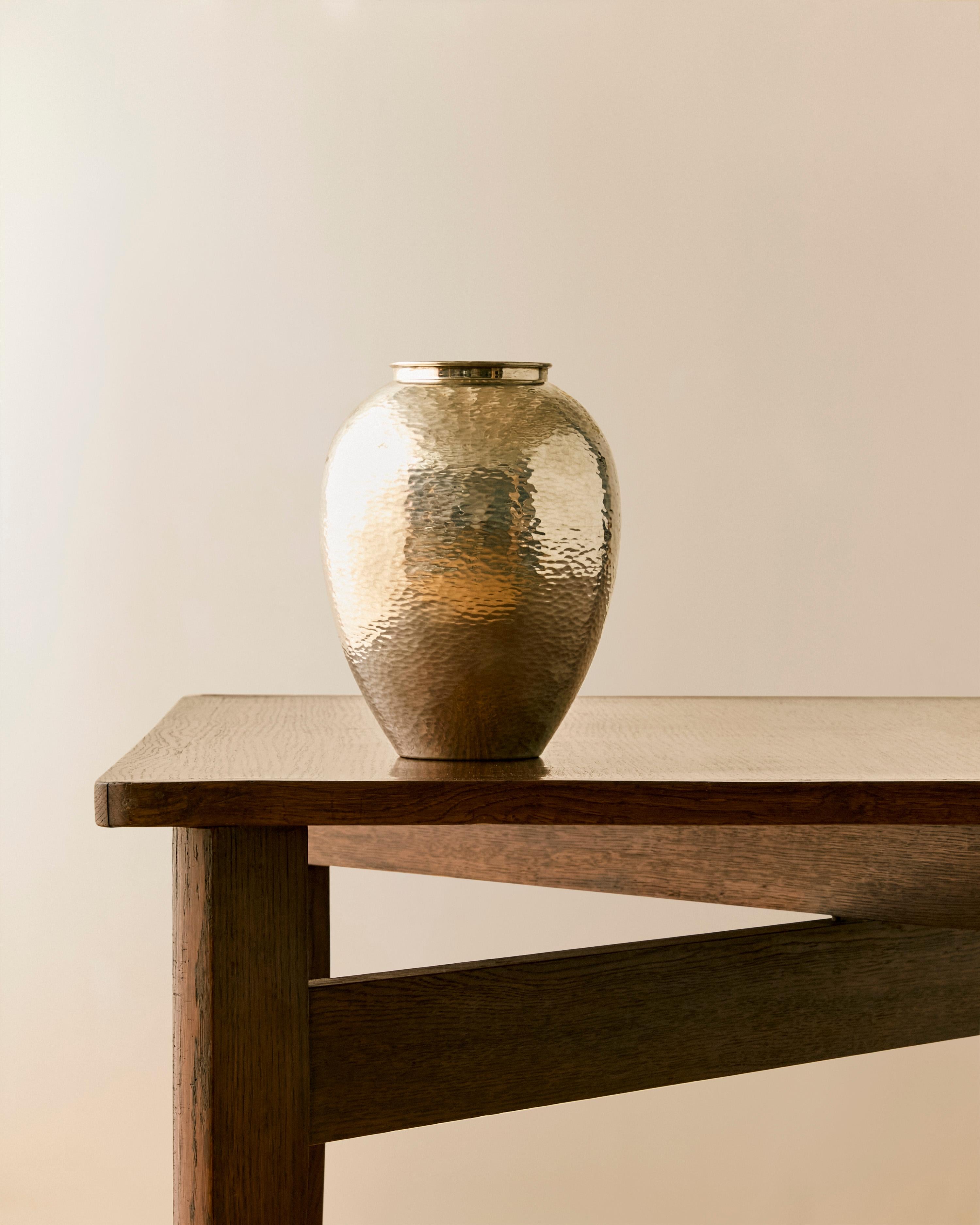 Vaso in argento sterling martellato a mano, con timbro 