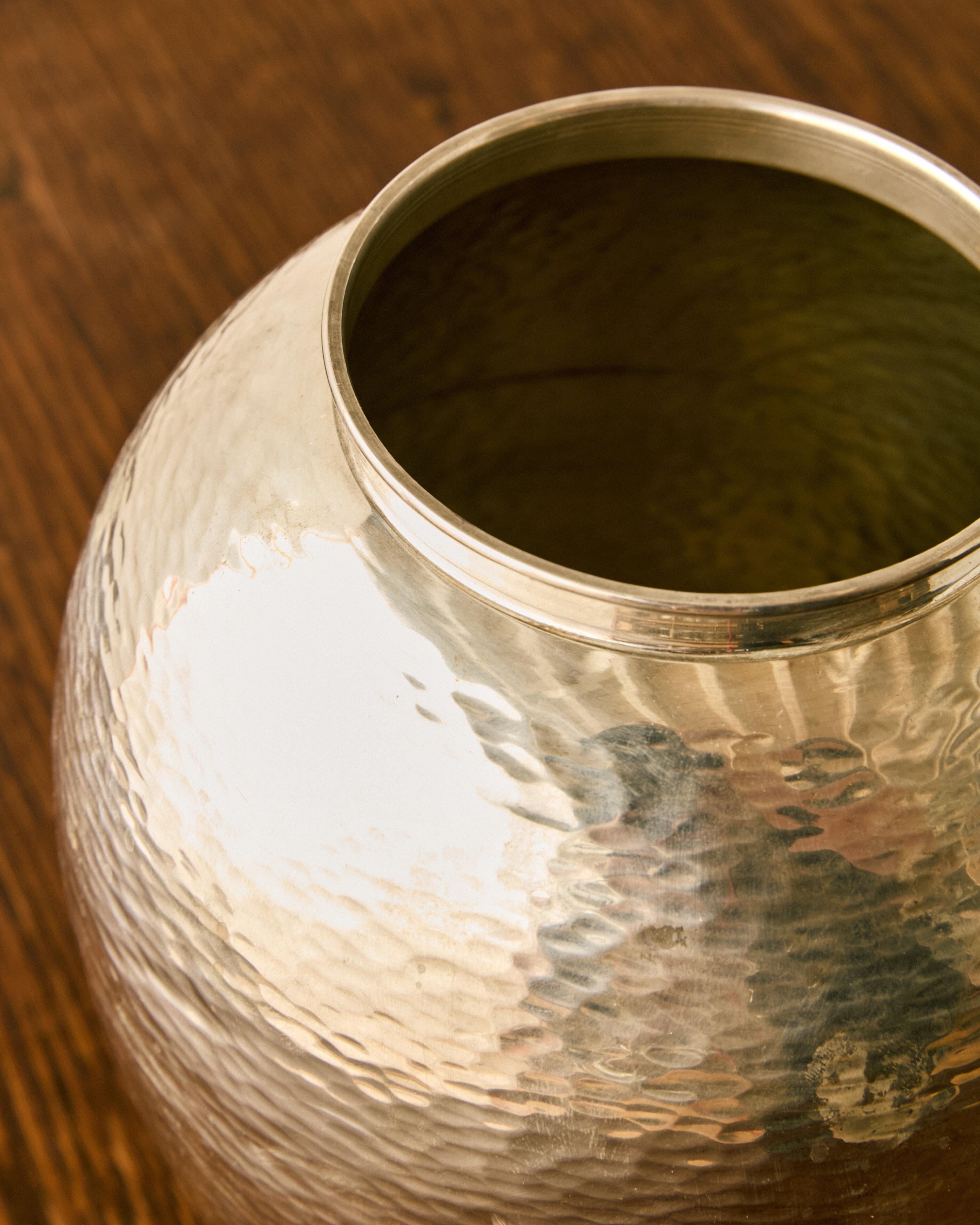 Greco Vaso in argento 925 martellato a mano in vendita