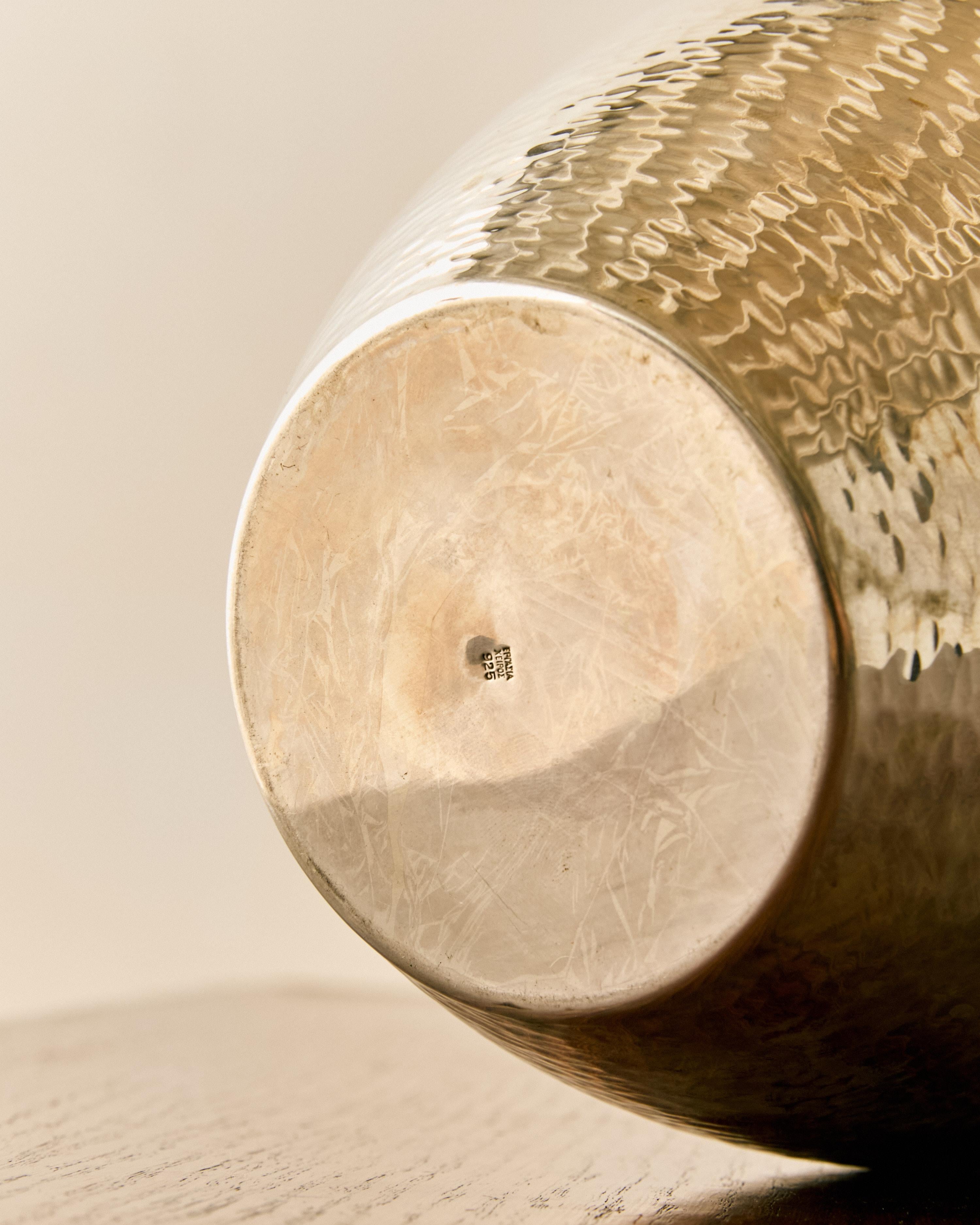 Vaso in argento 925 martellato a mano In condizioni buone in vendita a Long Island City, NY