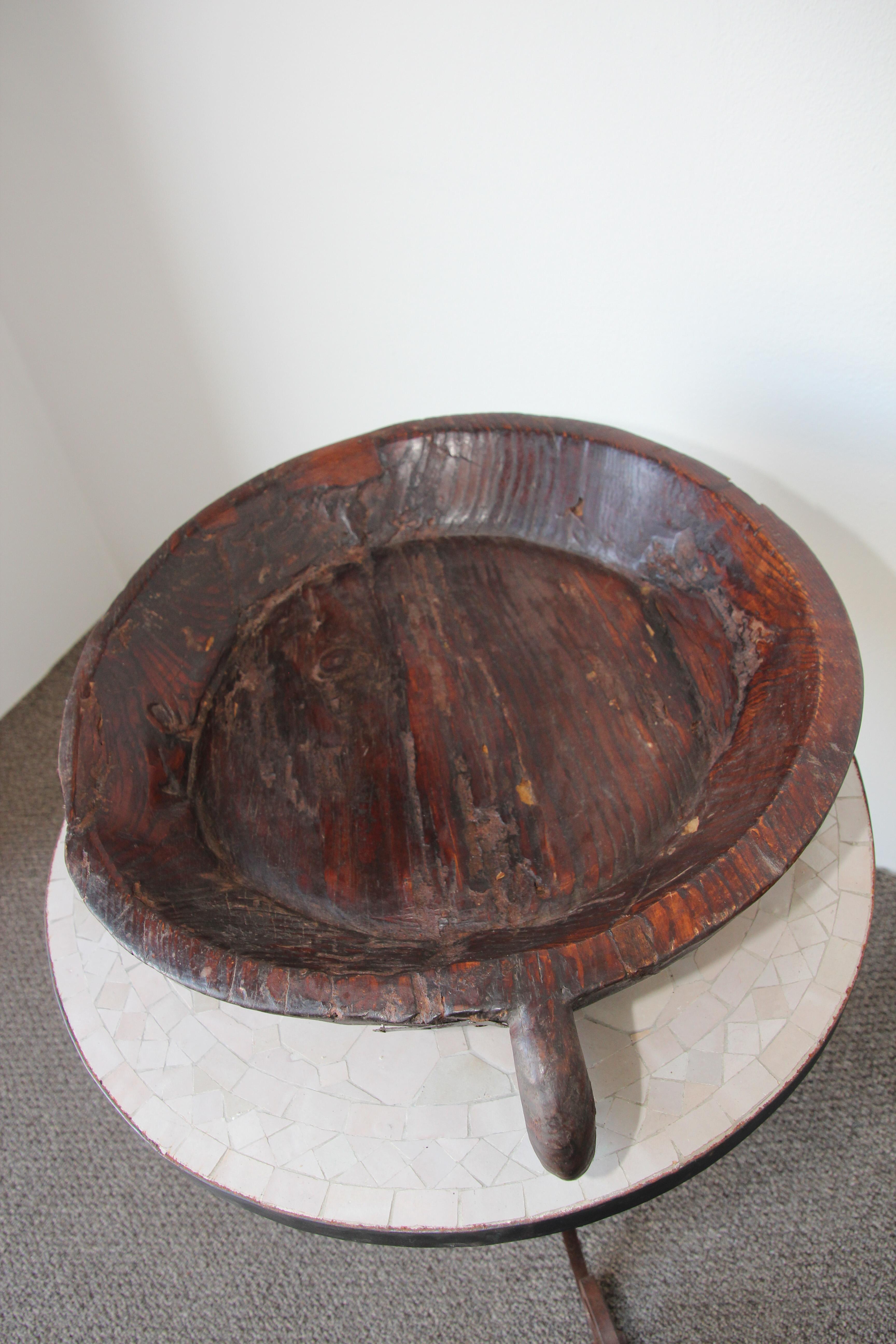 Hand Hewn African Ethiopian Large Wooden Bowl with Handle For Sale 1