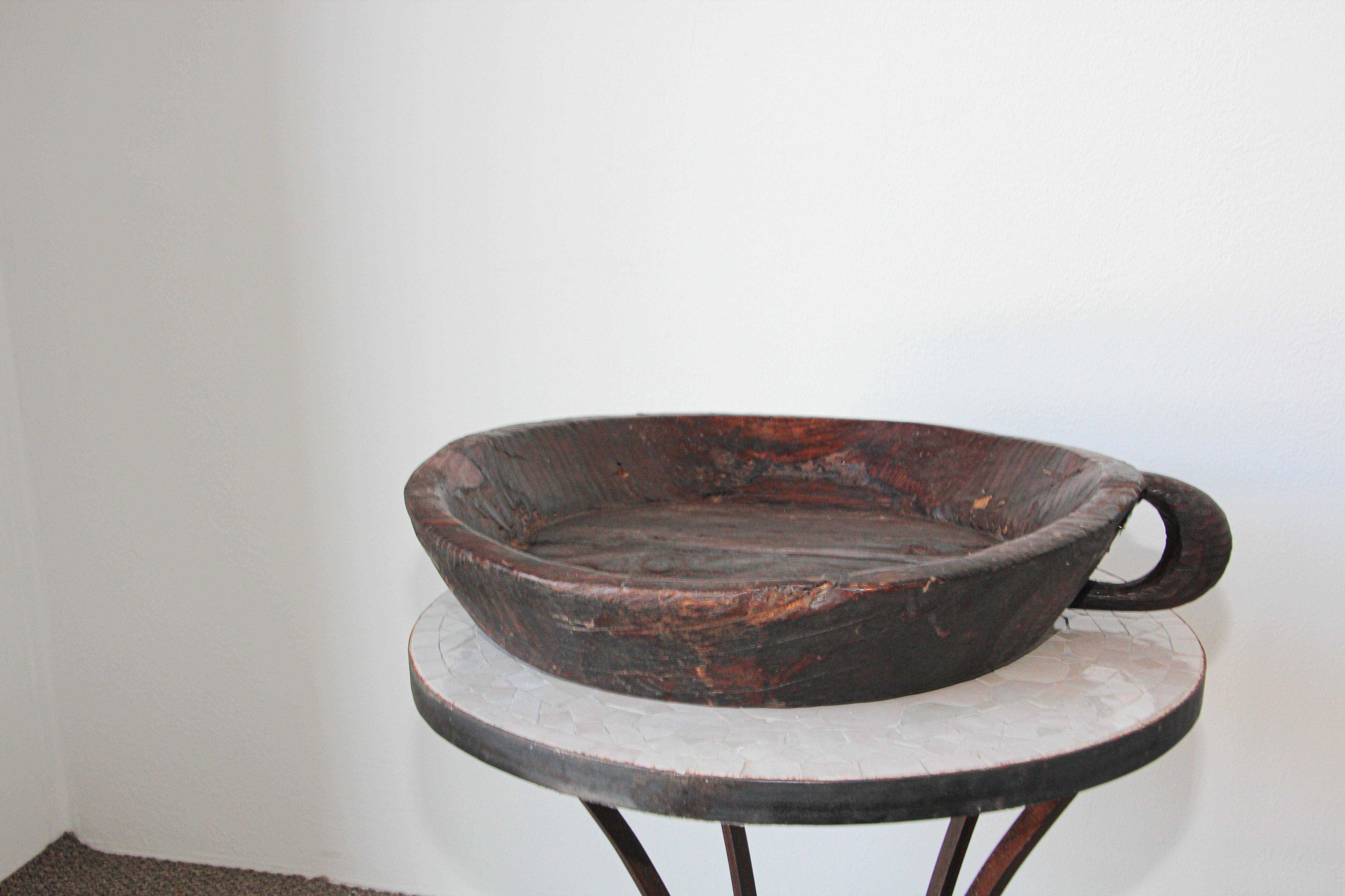 Hand Hewn African Ethiopian Large Wooden Bowl with Handle For Sale 2