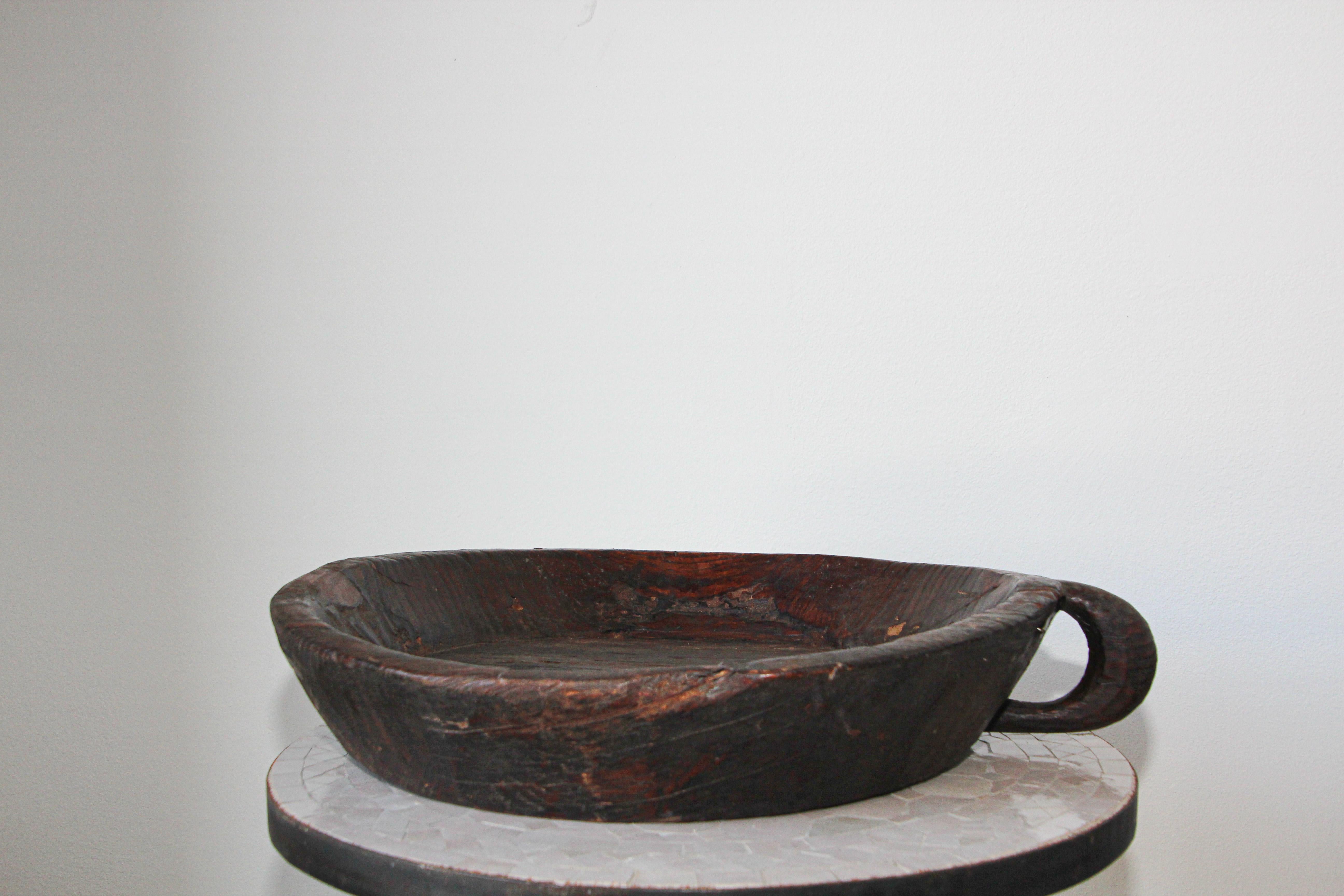 Hand Hewn African Ethiopian Large Wooden Bowl with Handle For Sale 3