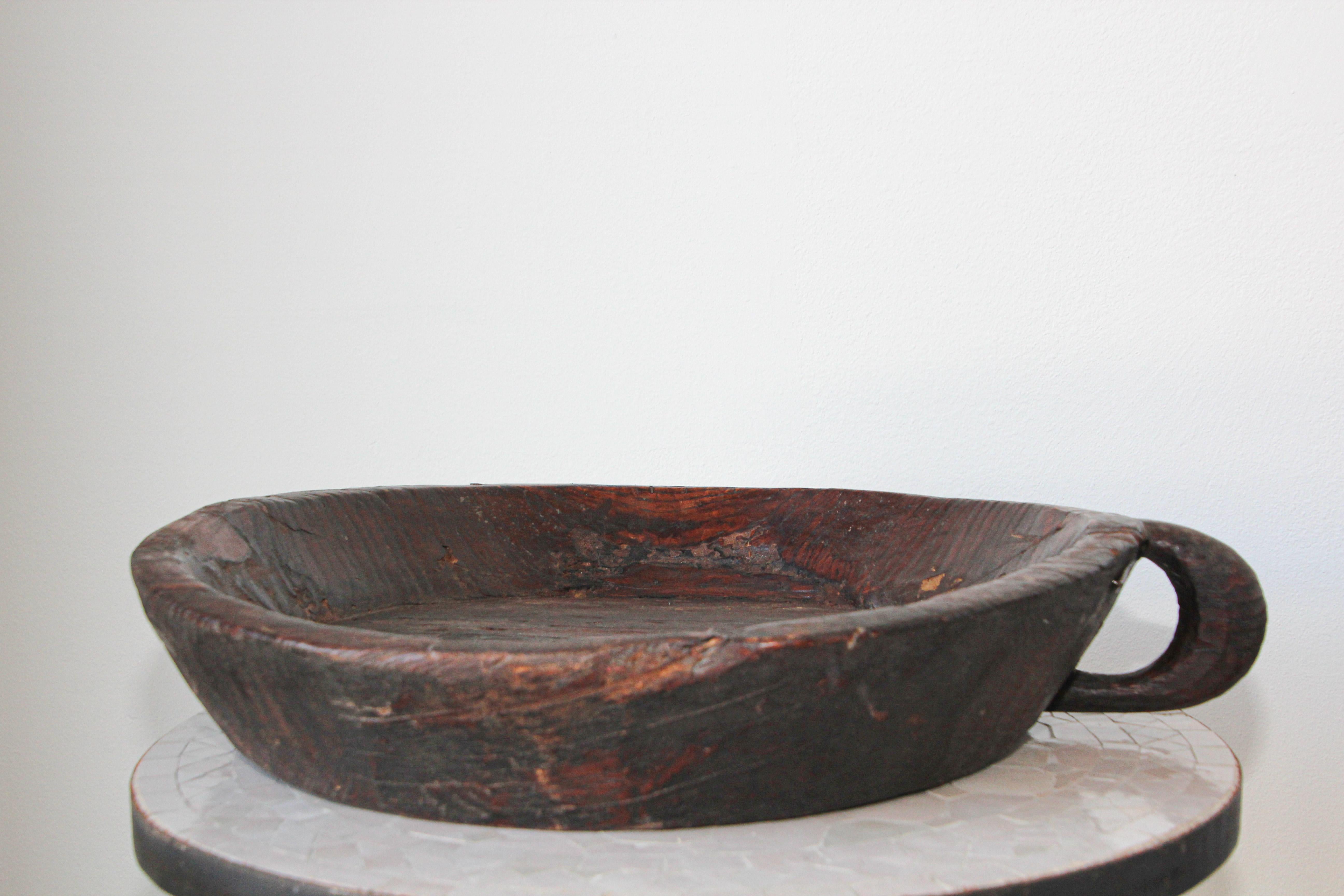 Hand Hewn African Ethiopian Large Wooden Bowl with Handle For Sale 4