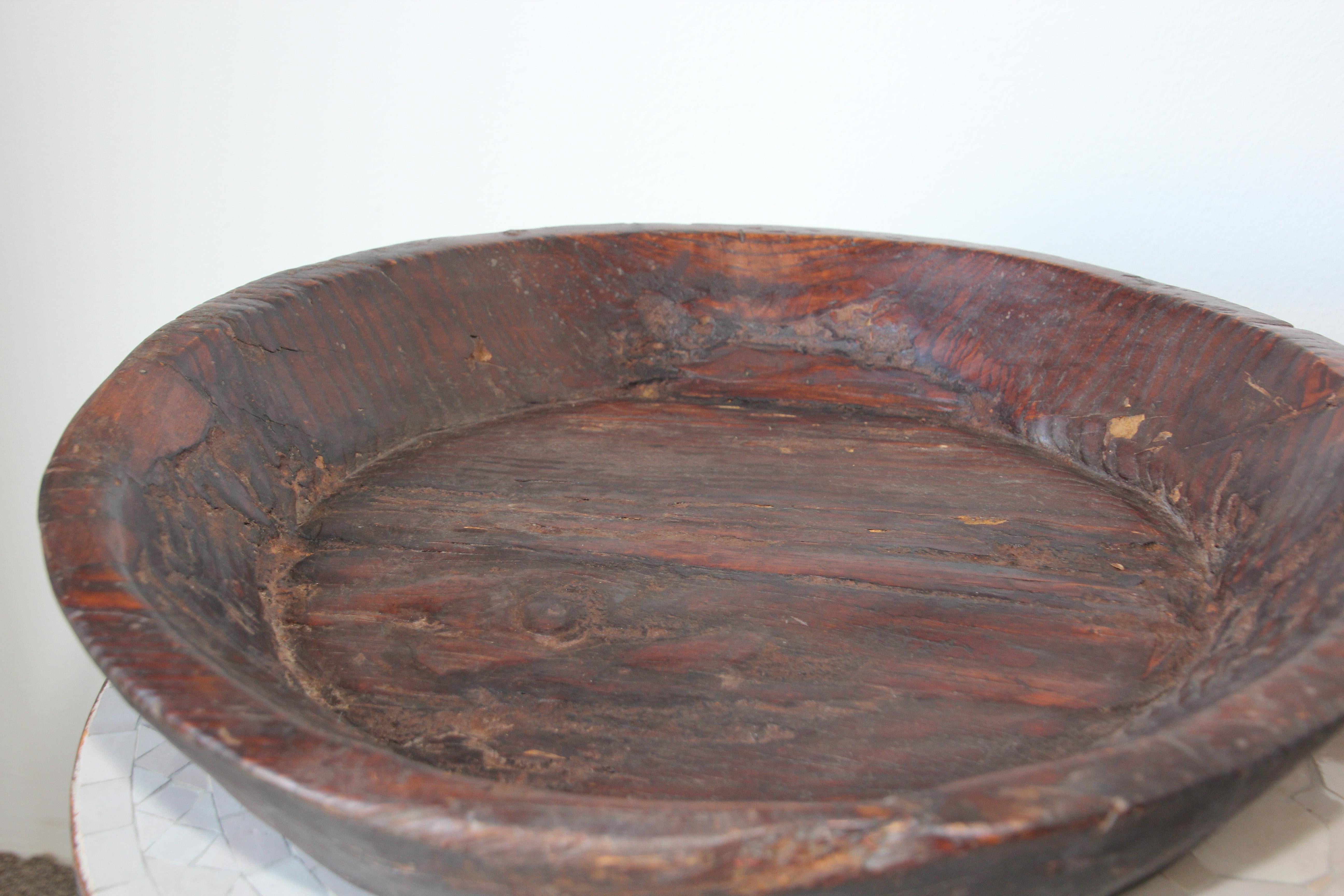 Hand Hewn African Ethiopian Large Wooden Bowl with Handle For Sale 5