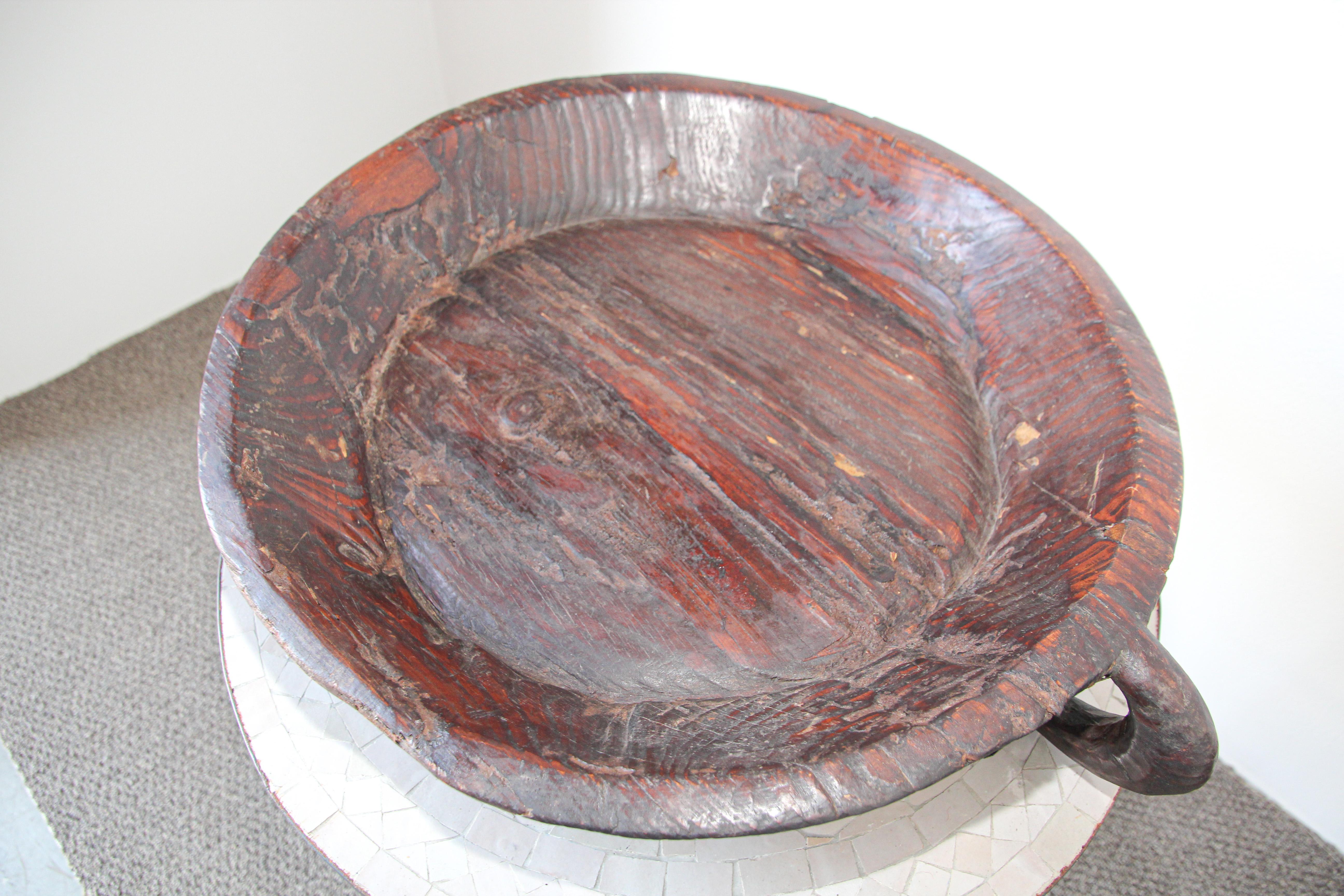 Hand Hewn African Ethiopian Large Wooden Bowl with Handle For Sale 9