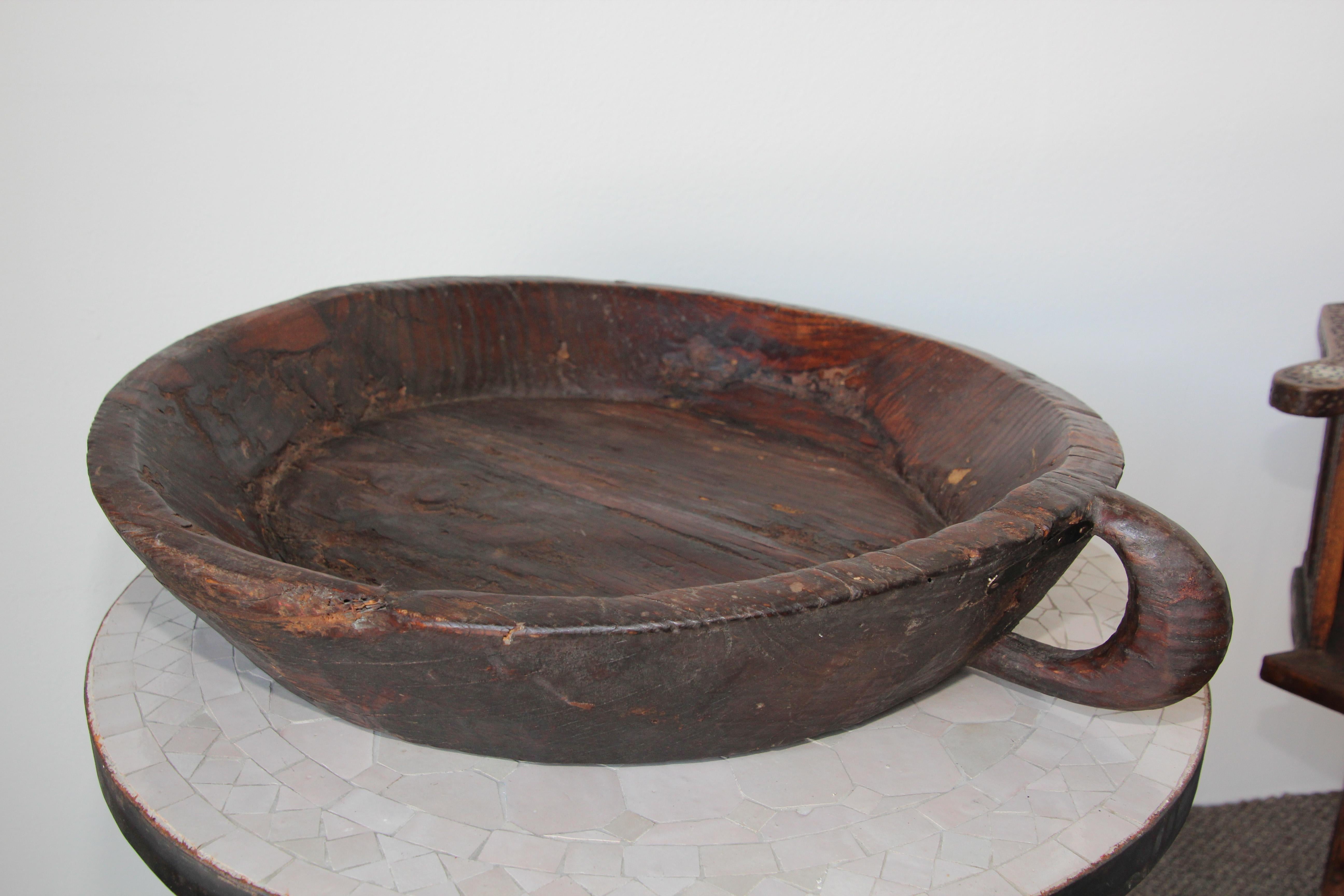 20th Century Hand Hewn African Ethiopian Large Wooden Bowl with Handle For Sale