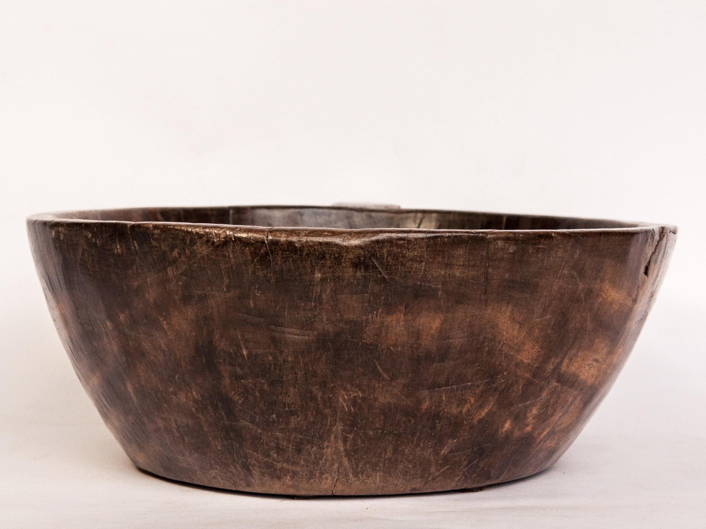 Hand Hewn Wooden Bowl with Handle Sulawesi, Indonesia, Mid-Late 20th Century In Good Condition In Point Richmond, CA