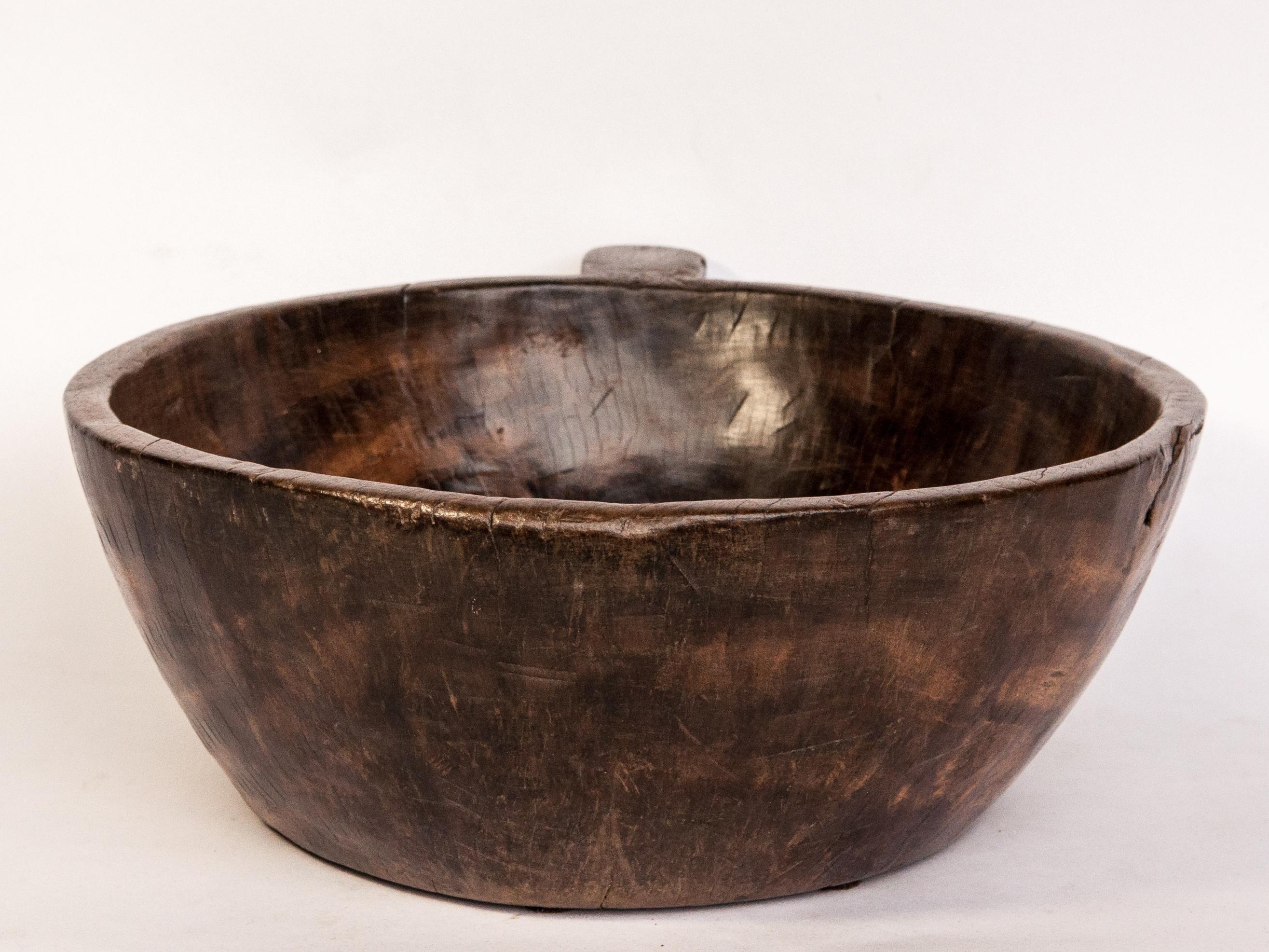 Mid-20th Century Hand Hewn Wooden Bowl with Handle Sulawesi, Indonesia, Mid-Late 20th Century
