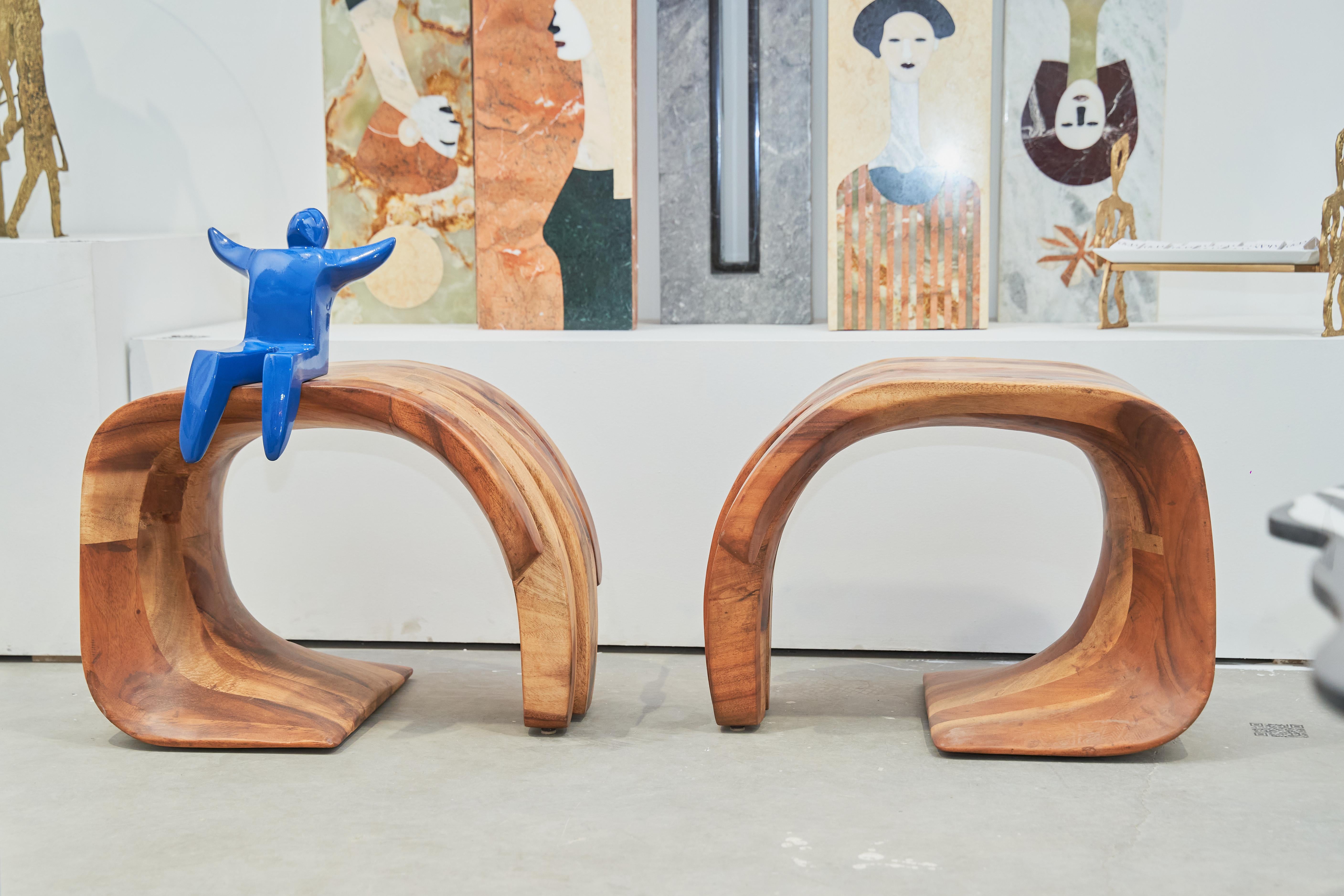 XXIe siècle et contemporain Main dans la main - Ensemble de tabourets en bois en vente