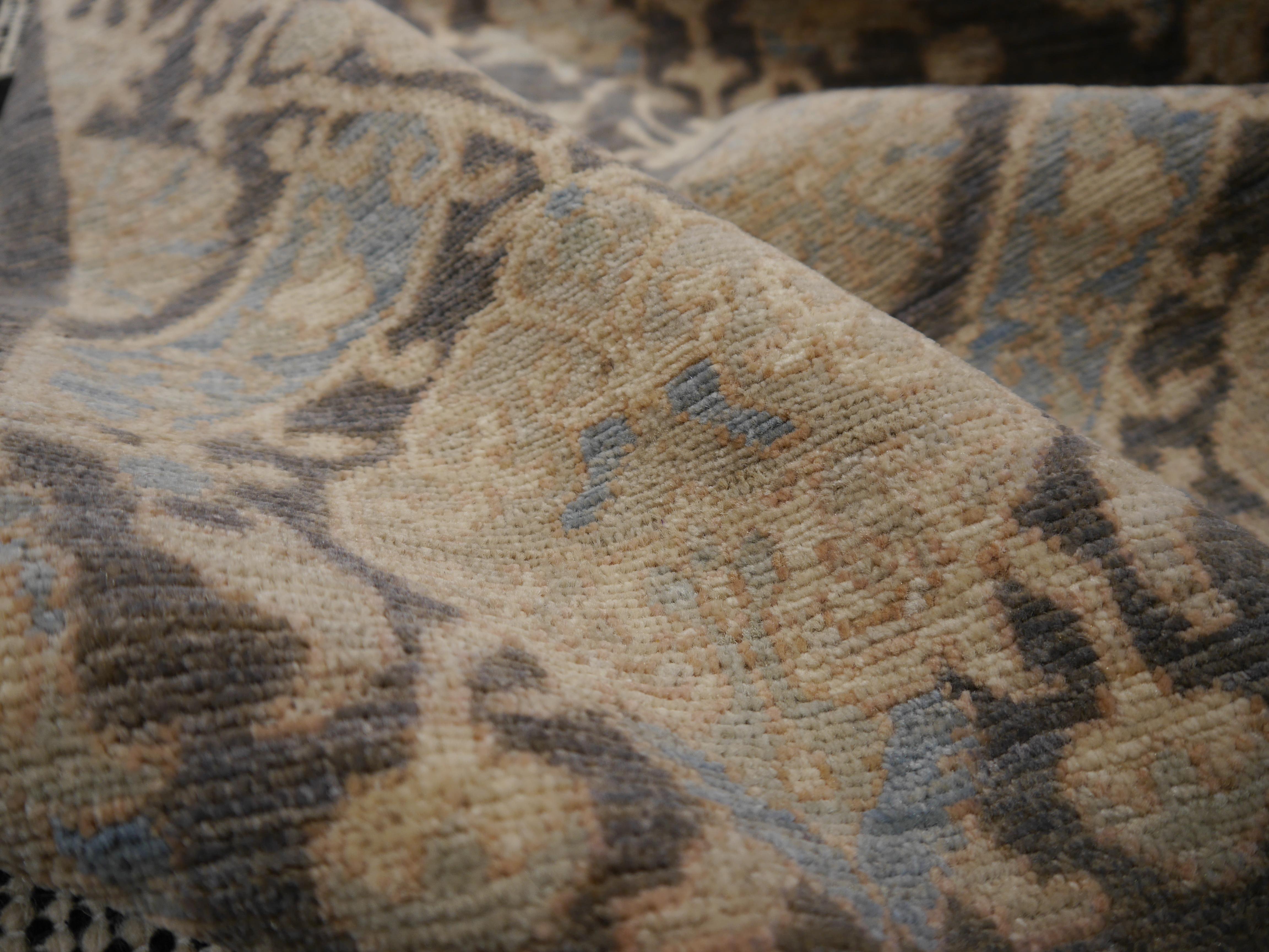 Handgeknüpfter, zeitgenössischer Teppich aus dem 21. Jahrhundert im Stil von Agra Grau und Beige im Angebot 4