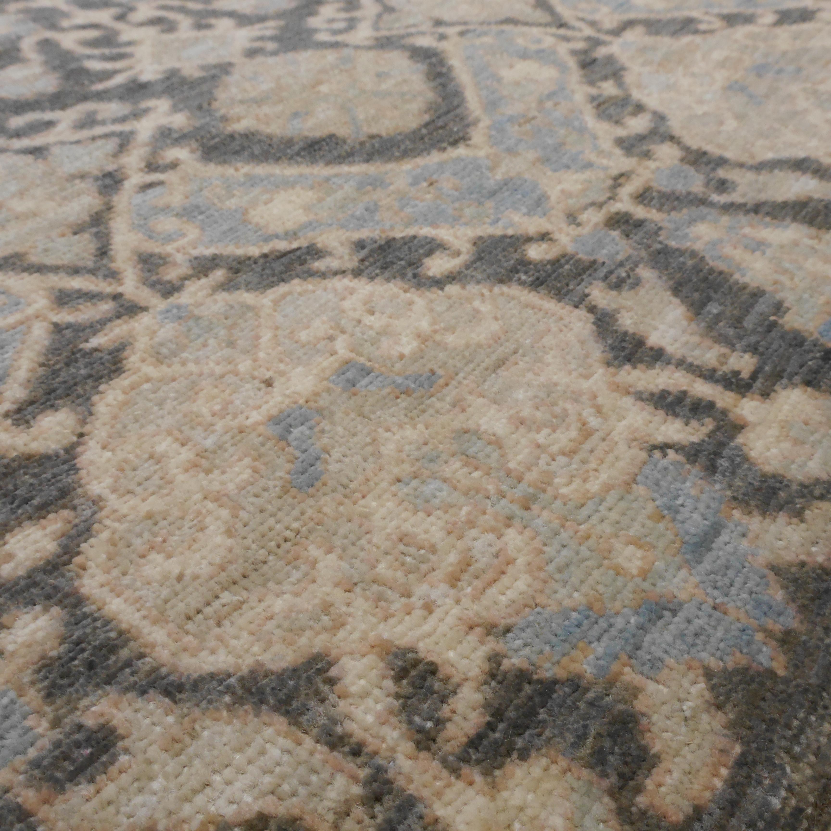 Handgeknüpfter, zeitgenössischer Teppich aus dem 21. Jahrhundert im Stil von Agra Grau und Beige im Angebot 7