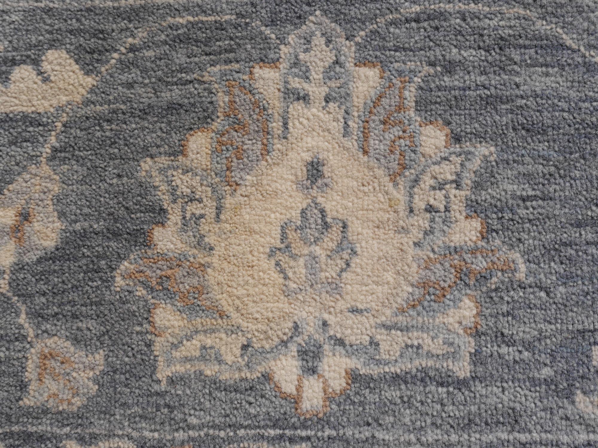 Hand Knotted 21st Century Rug Contemporary in Style of Oushak Grey and Beige In New Condition In Lohr, Bavaria, DE