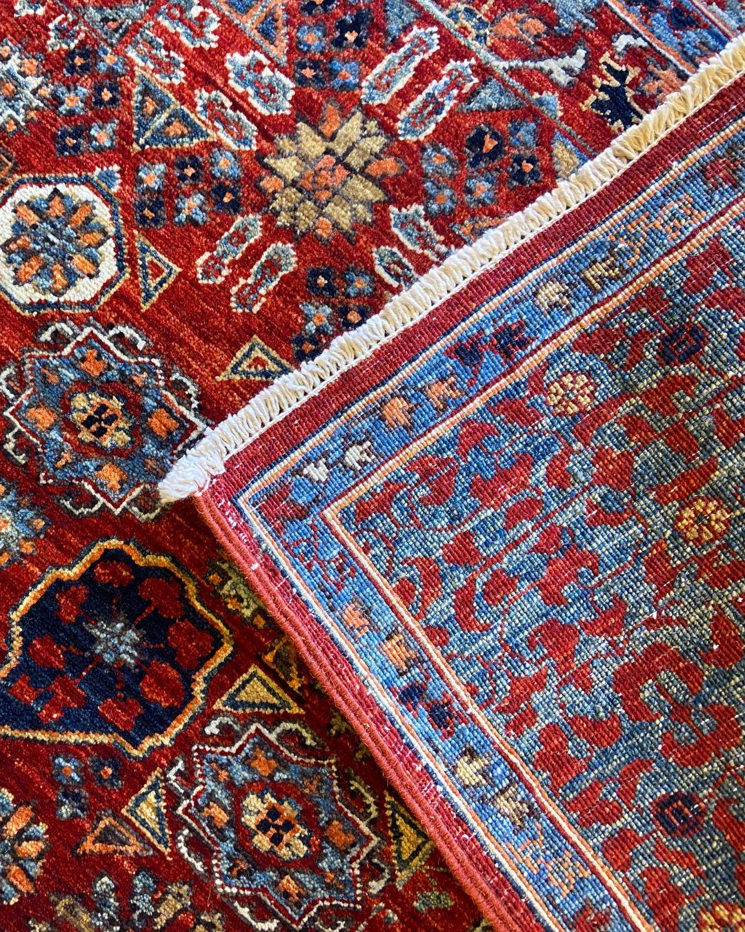 Tapis afghan 4' x 6' noué à la main avec motif de médaillon en laine rouge et indigo en vente 2