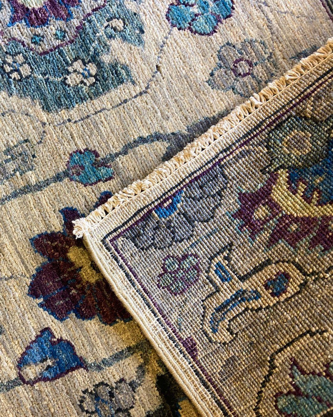 Tappeto persiano 4' x 6' annodato a mano in morbida lana biologica Sage, blu e prugna in vendita 2