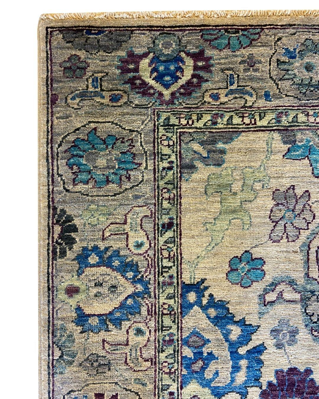 Tabriz Tappeto persiano 4' x 6' annodato a mano in morbida lana biologica Sage, blu e prugna in vendita