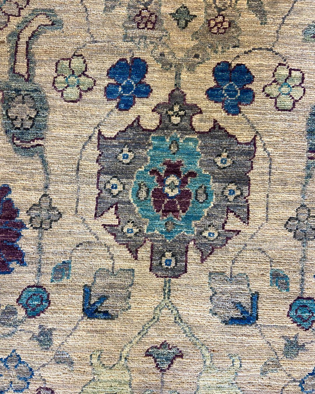 XXI secolo e contemporaneo Tappeto persiano 4' x 6' annodato a mano in morbida lana biologica Sage, blu e prugna in vendita