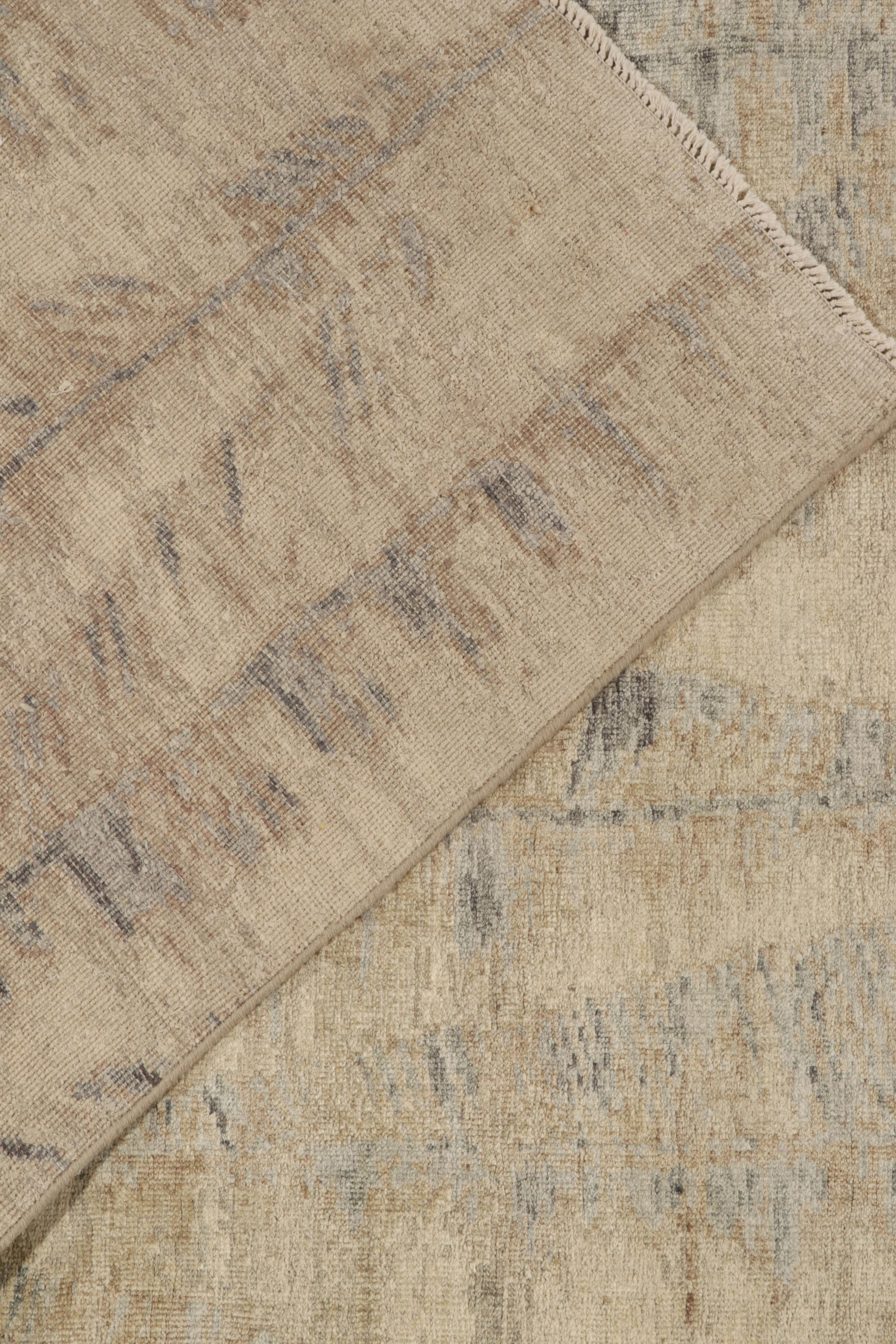 Abstrakter Teppich von Rug & Kilim in Beige, Grau und Blau mit geometrischem Muster im Zustand „Neu“ im Angebot in Long Island City, NY
