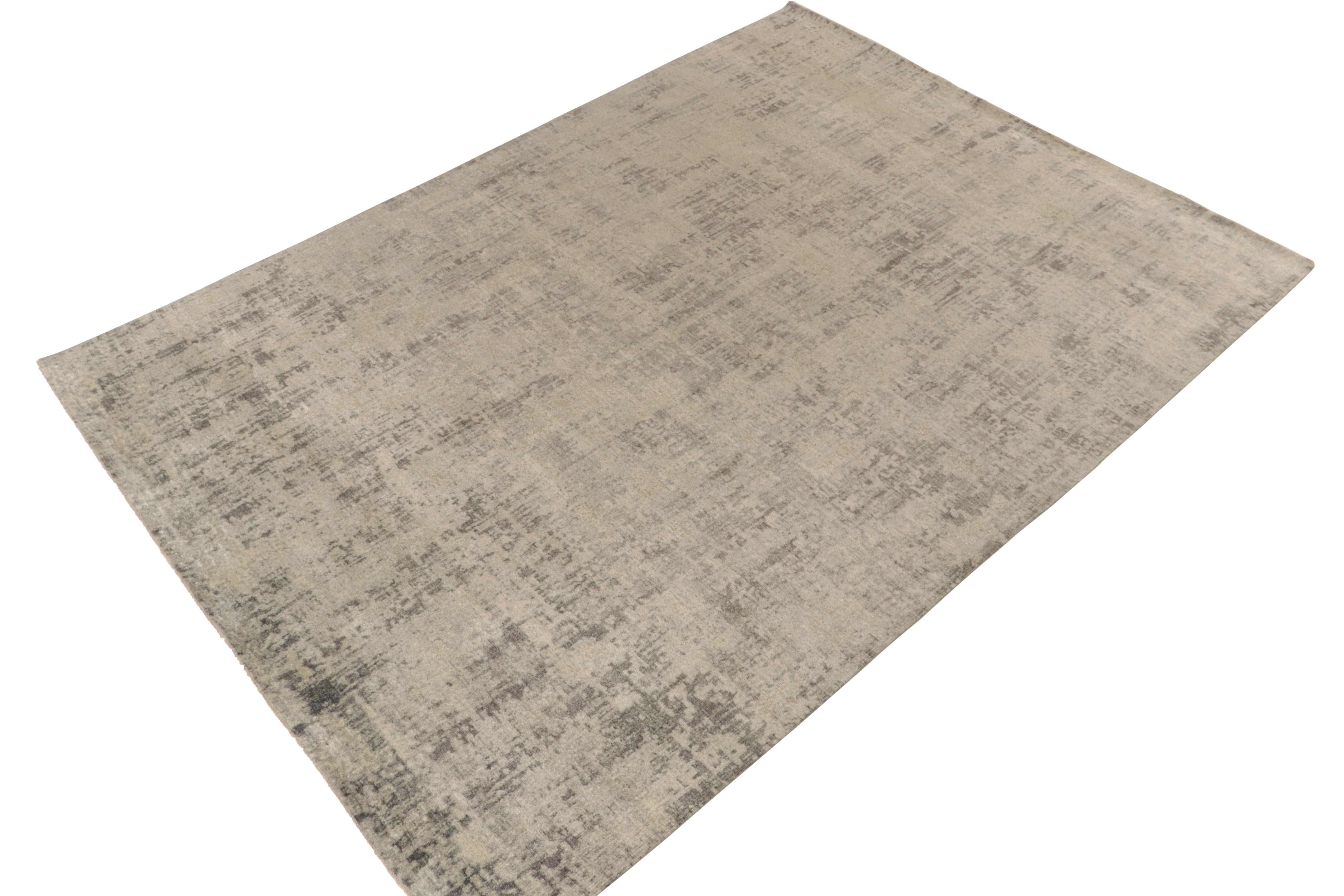 Modern Rug & Kilim’s Abstract Rug In Greige And Taupe Striae For Sale