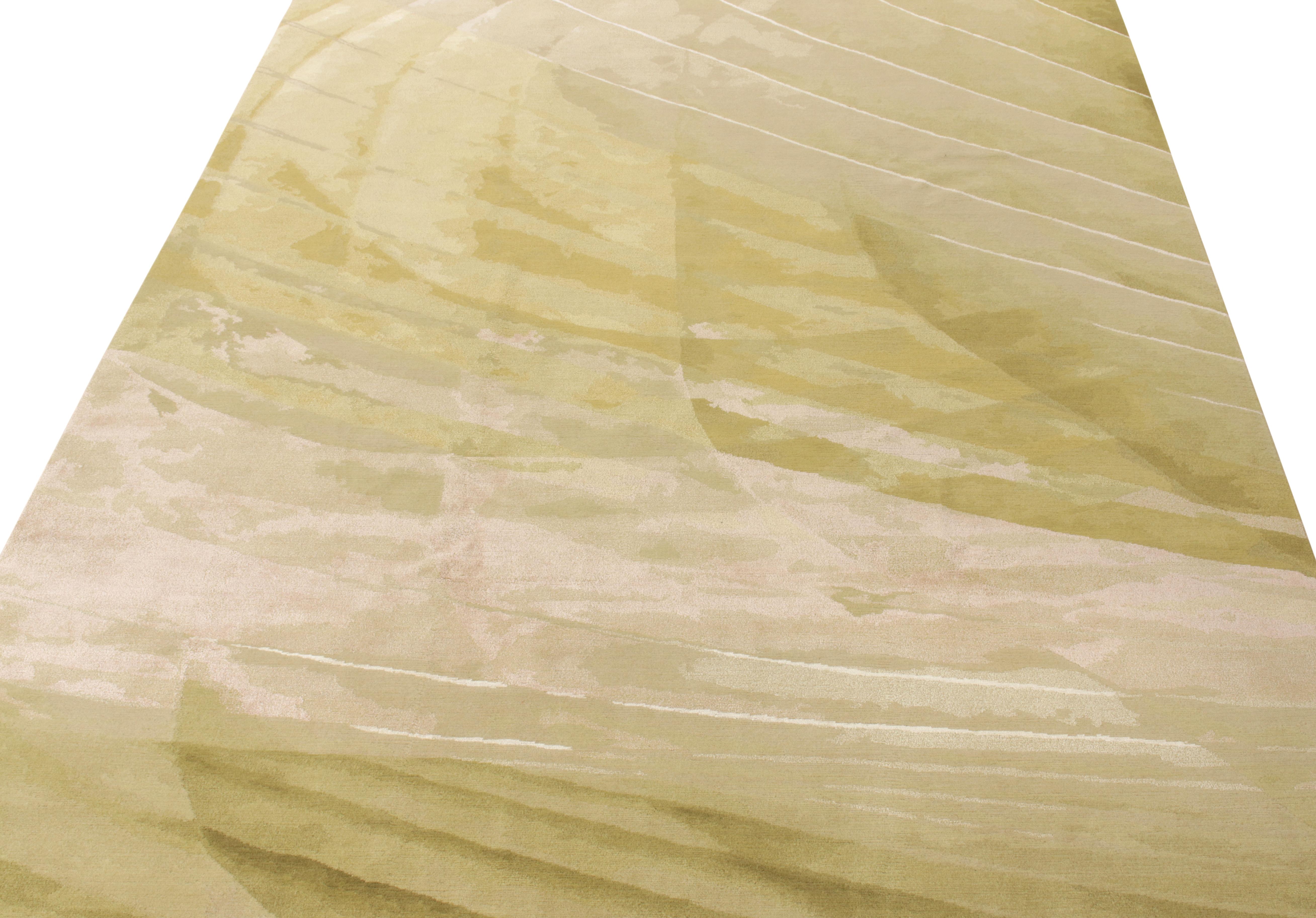Ein 8x10 moderner Teppich aus den abstrakten Stilen der New & Modern Collection von Rug & Kilim. Diese aus Wolle und glänzender Seide handgeknüpfte Hommage in Pinselstrichen erfreut sich an Olivgrün und Rosa mit subtilen Goldtönen, die den