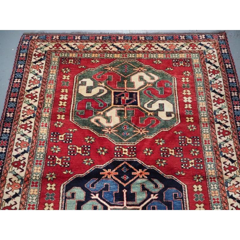 Kazakh Tapis afghan noué à la main à motif Kazak, vieux d'environ 10 ans en vente