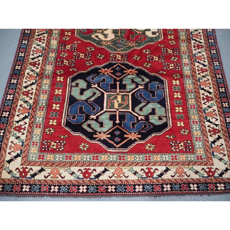 Afghan Tapis afghan noué à la main à motif Kazak, vieux d'environ 10 ans en vente