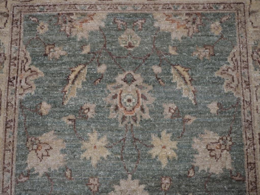 Afghan Tapis Ziegler afghan noué à la main avec fond vert, vieux d'environ 10 ans en vente
