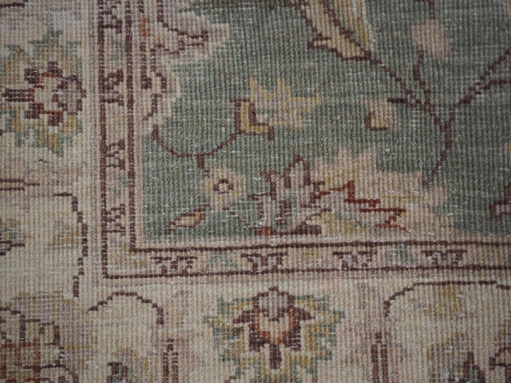 Tapis Ziegler afghan noué à la main avec fond vert, vieux d'environ 10 ans Excellent état - En vente à Moreton-In-Marsh, GB
