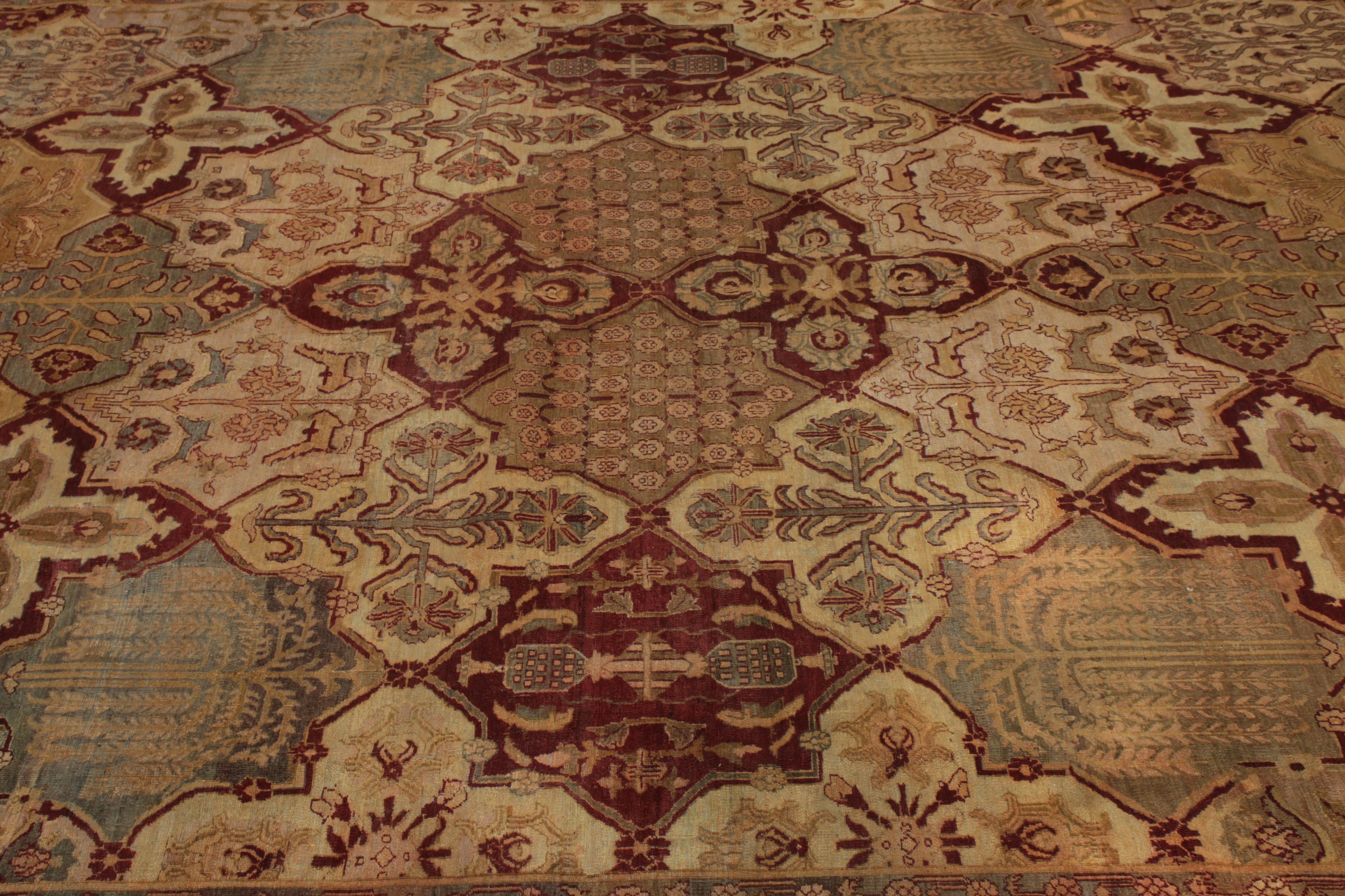 Antiker Amritsar-Teppich mit goldrotem, geblümtem Muster von Rug & Kilim (Indisch) im Angebot