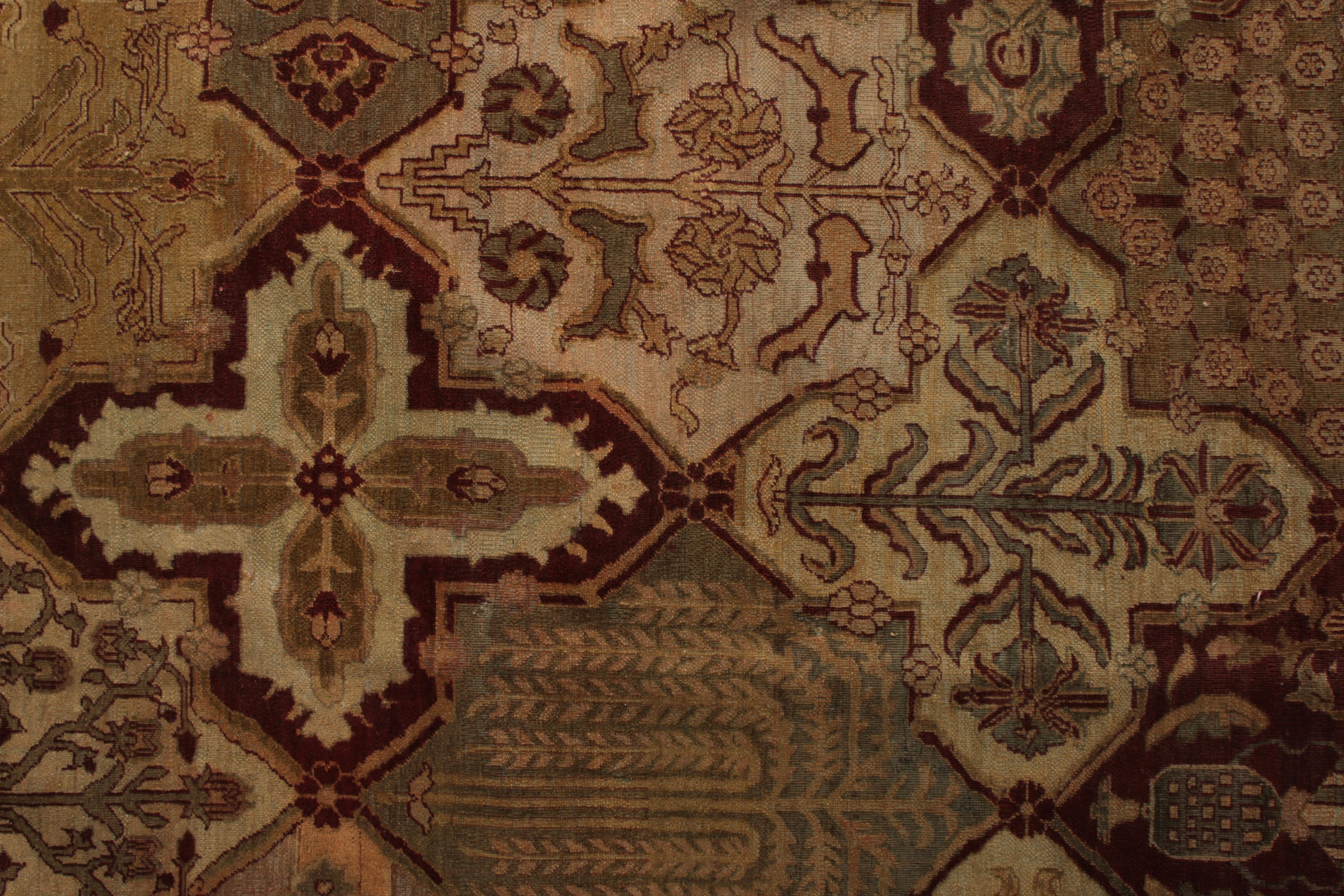 Antiker Amritsar-Teppich mit goldrotem, geblümtem Muster von Rug & Kilim (Handgeknüpft) im Angebot